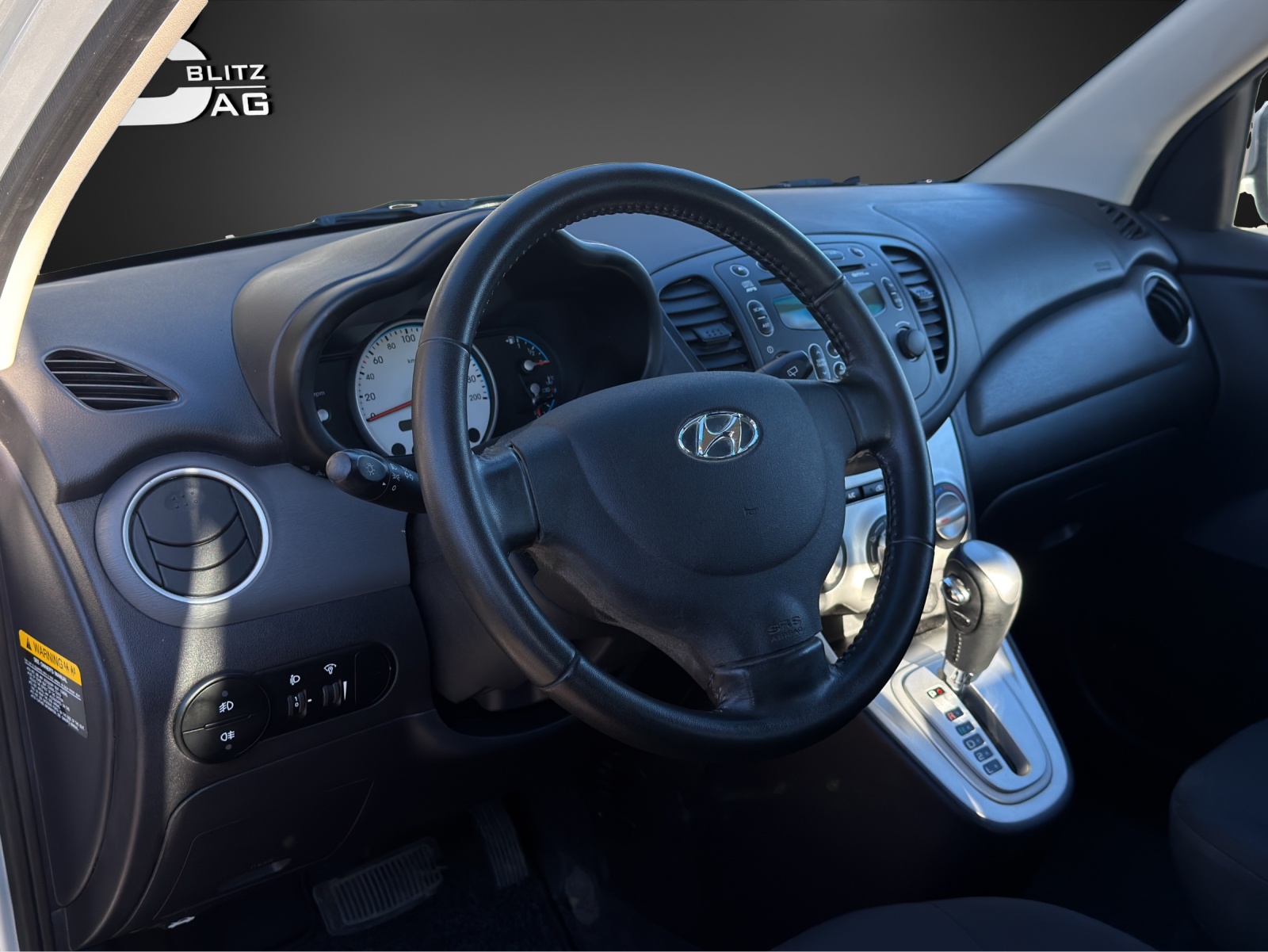 HYUNDAI i10 1.2 Style Automatic-image-7