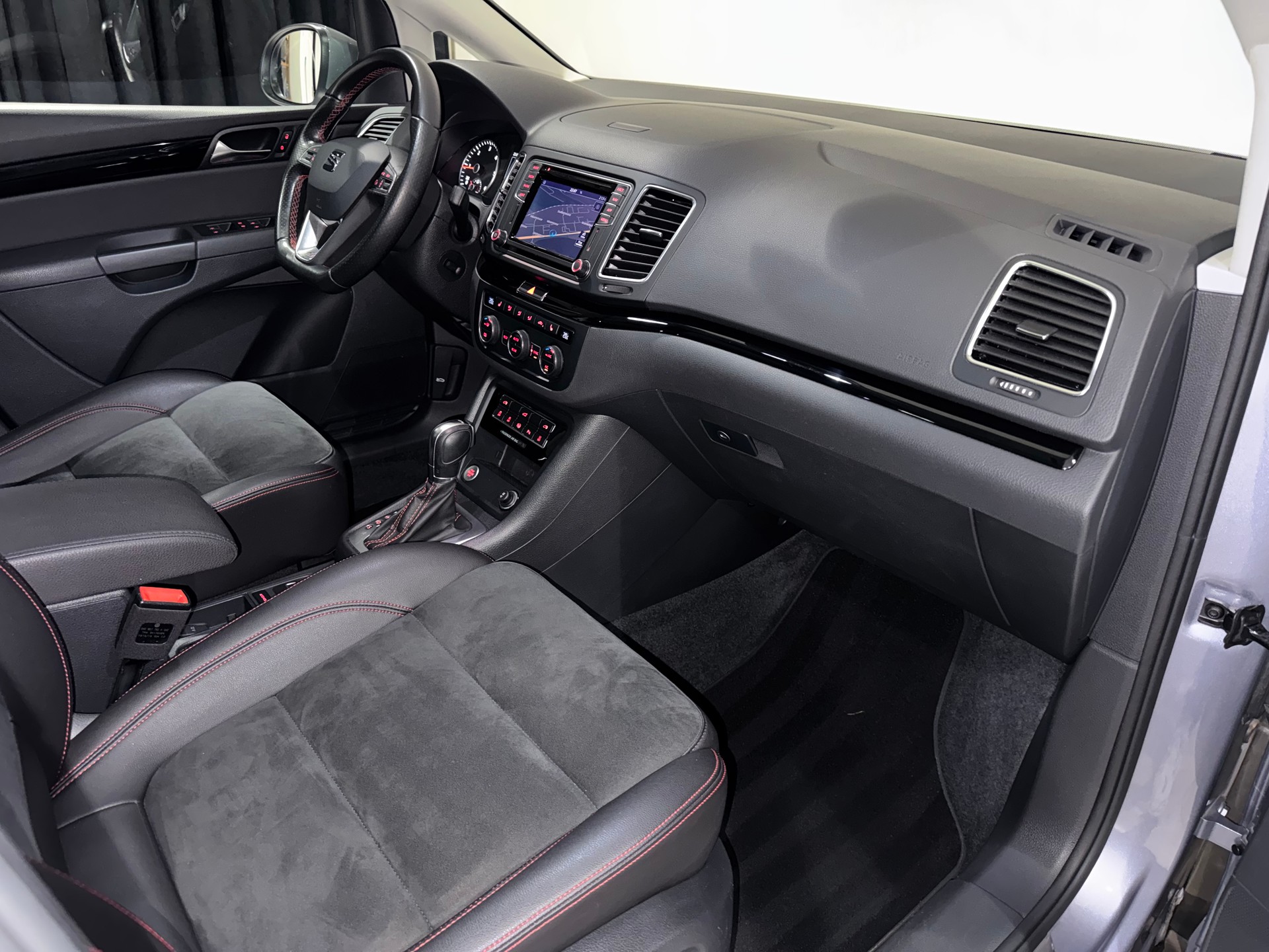 SEAT Alhambra 2.0 TDI FR Line DSG | 7 Plätzer | 1.Hand |-image-11