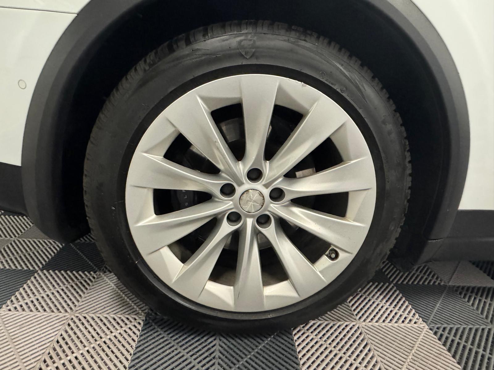 TESLA Model X 90 D-image-20