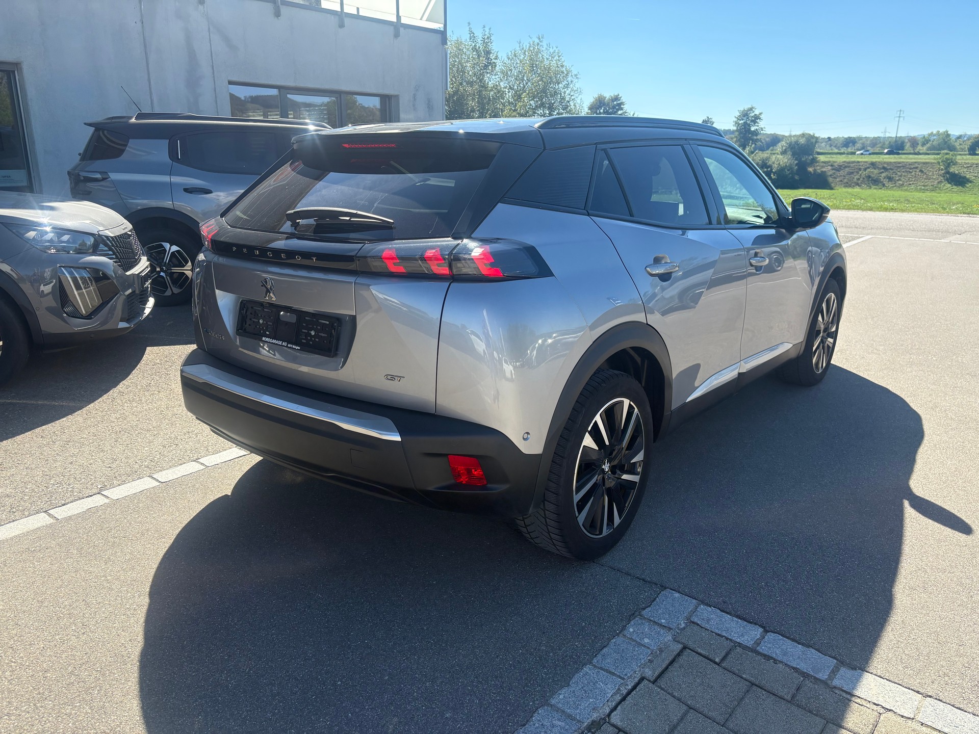 PEUGEOT 2008 e-GT-image-3