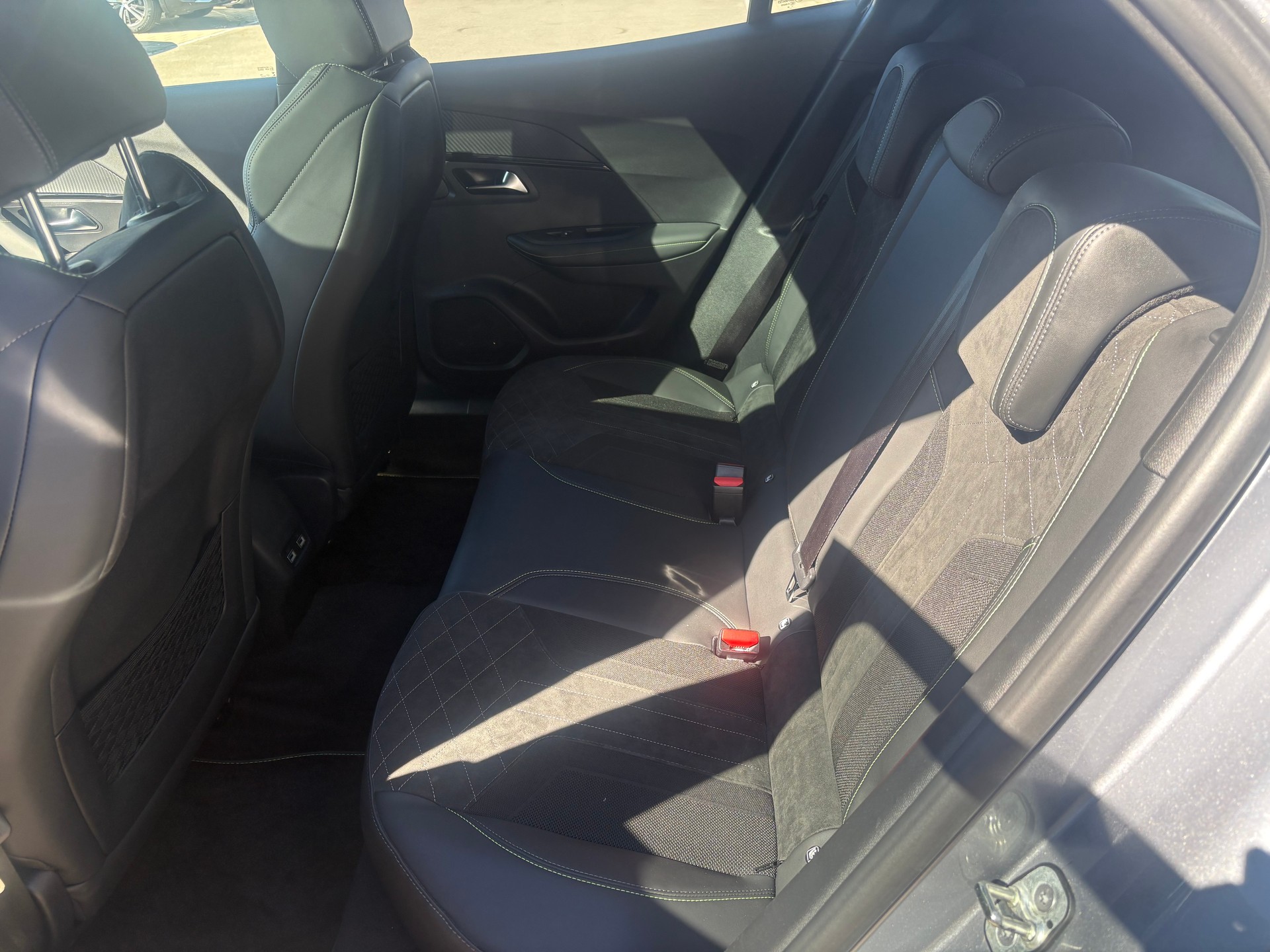 PEUGEOT 2008 e-GT-image-5