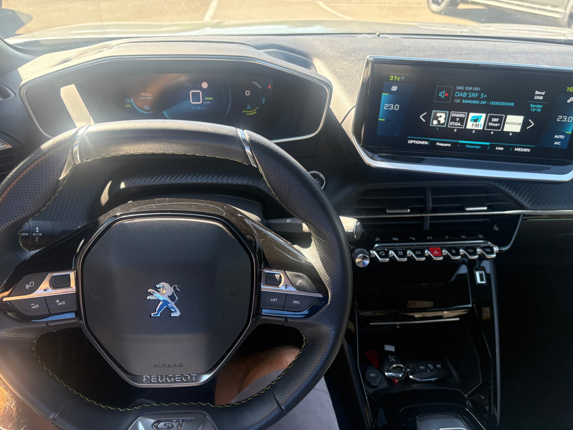 PEUGEOT 2008 e-GT-image-10