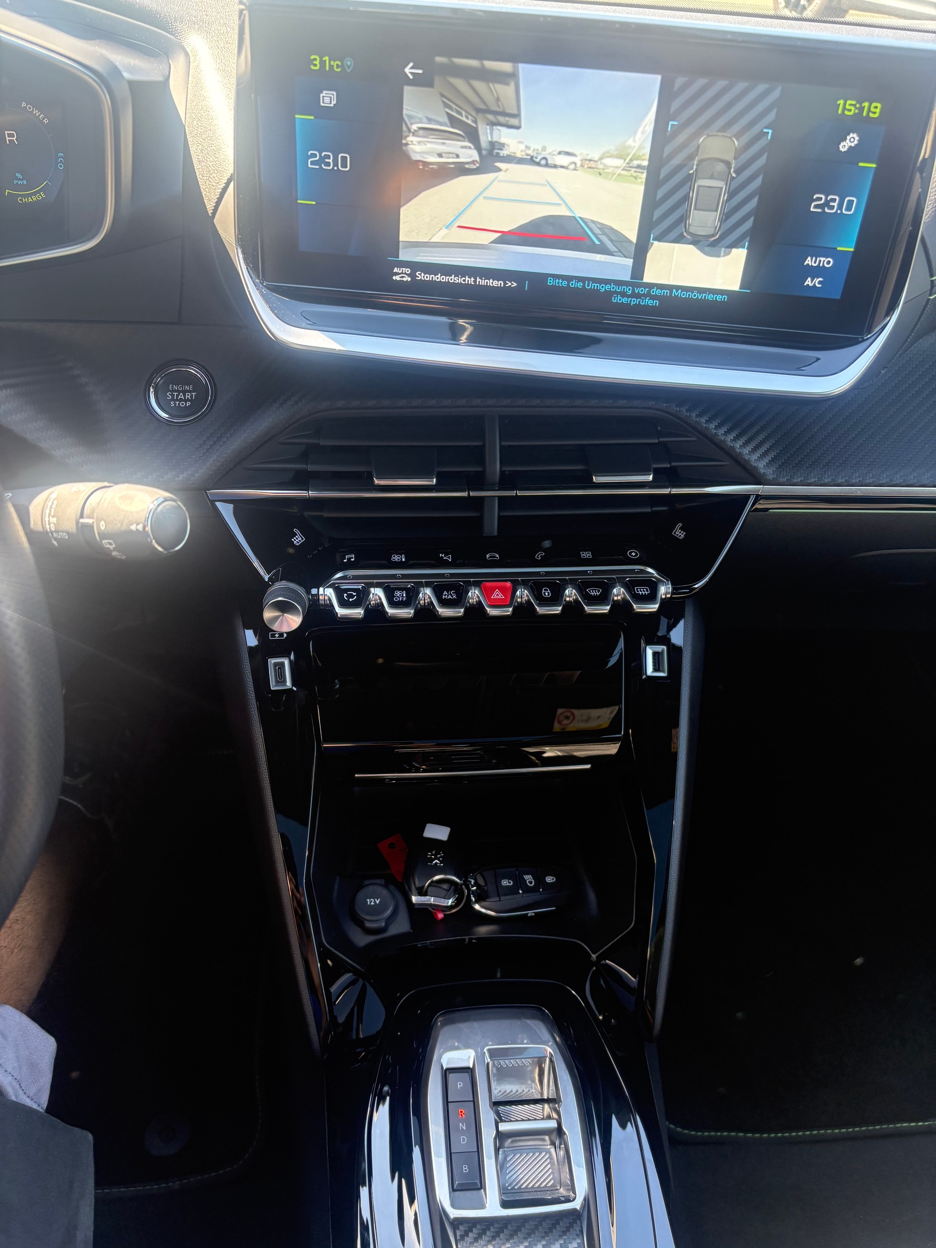 PEUGEOT 2008 e-GT-image-9