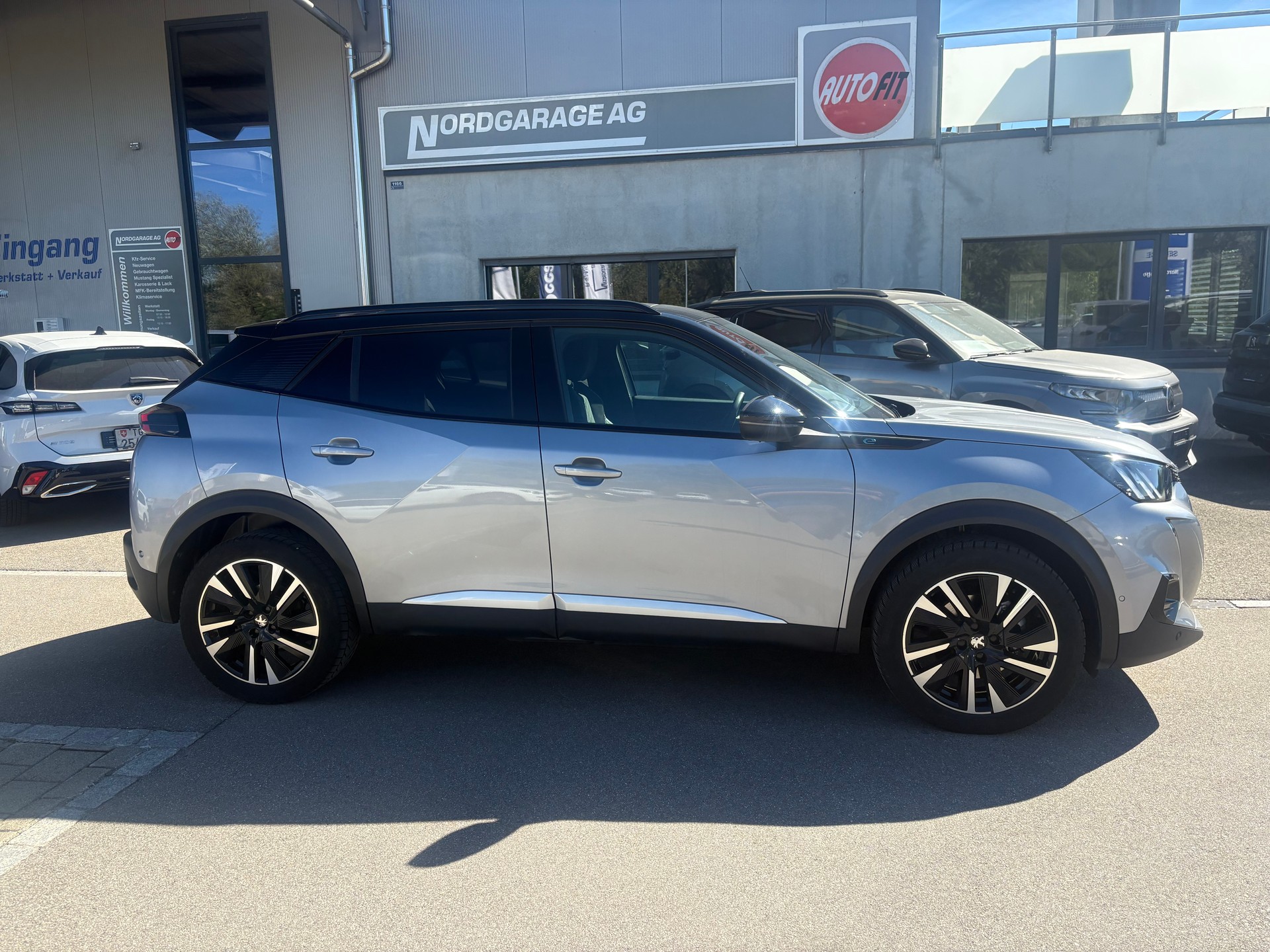 PEUGEOT 2008 e-GT-image-1