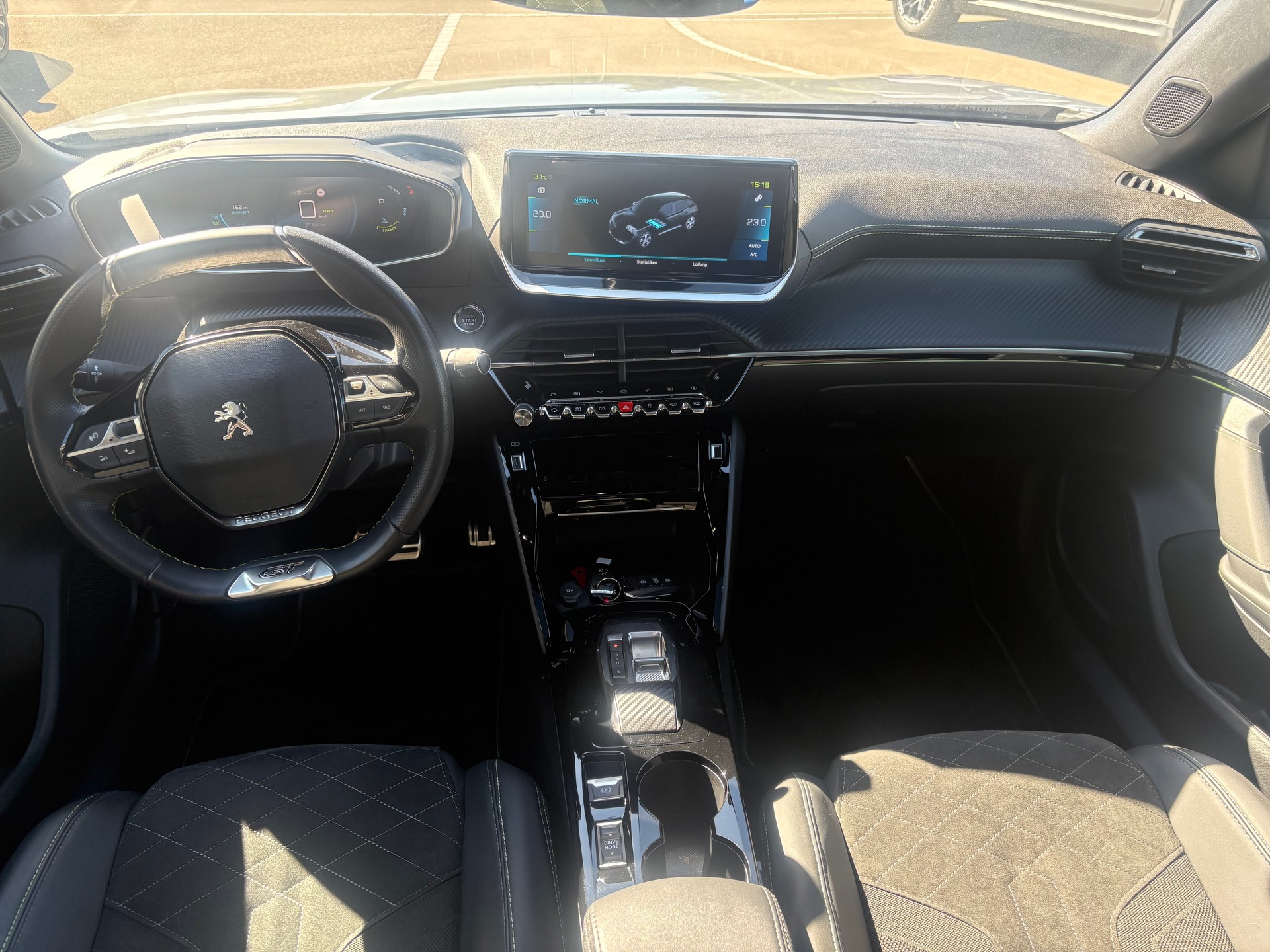 PEUGEOT 2008 e-GT-image-6
