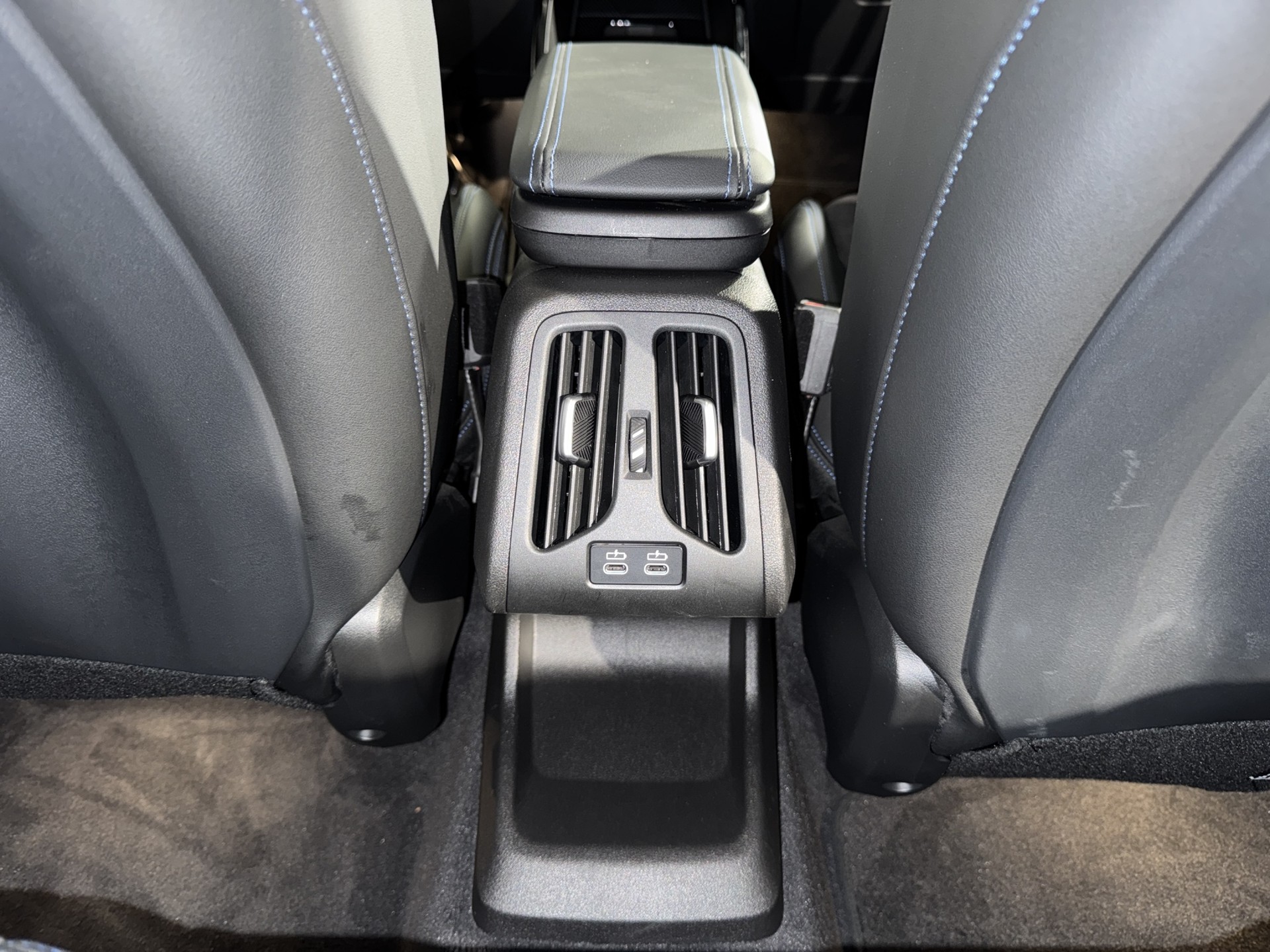 BMW 218i Active Tourer M Sport-image-9