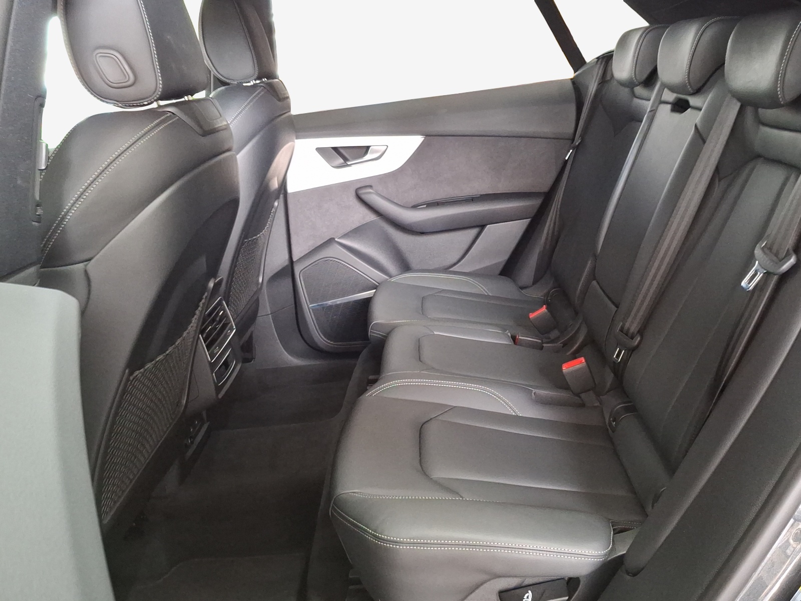 AUDI Q8 SUV TFSI e quattro 290 kW Attraction tiptronic-image-12