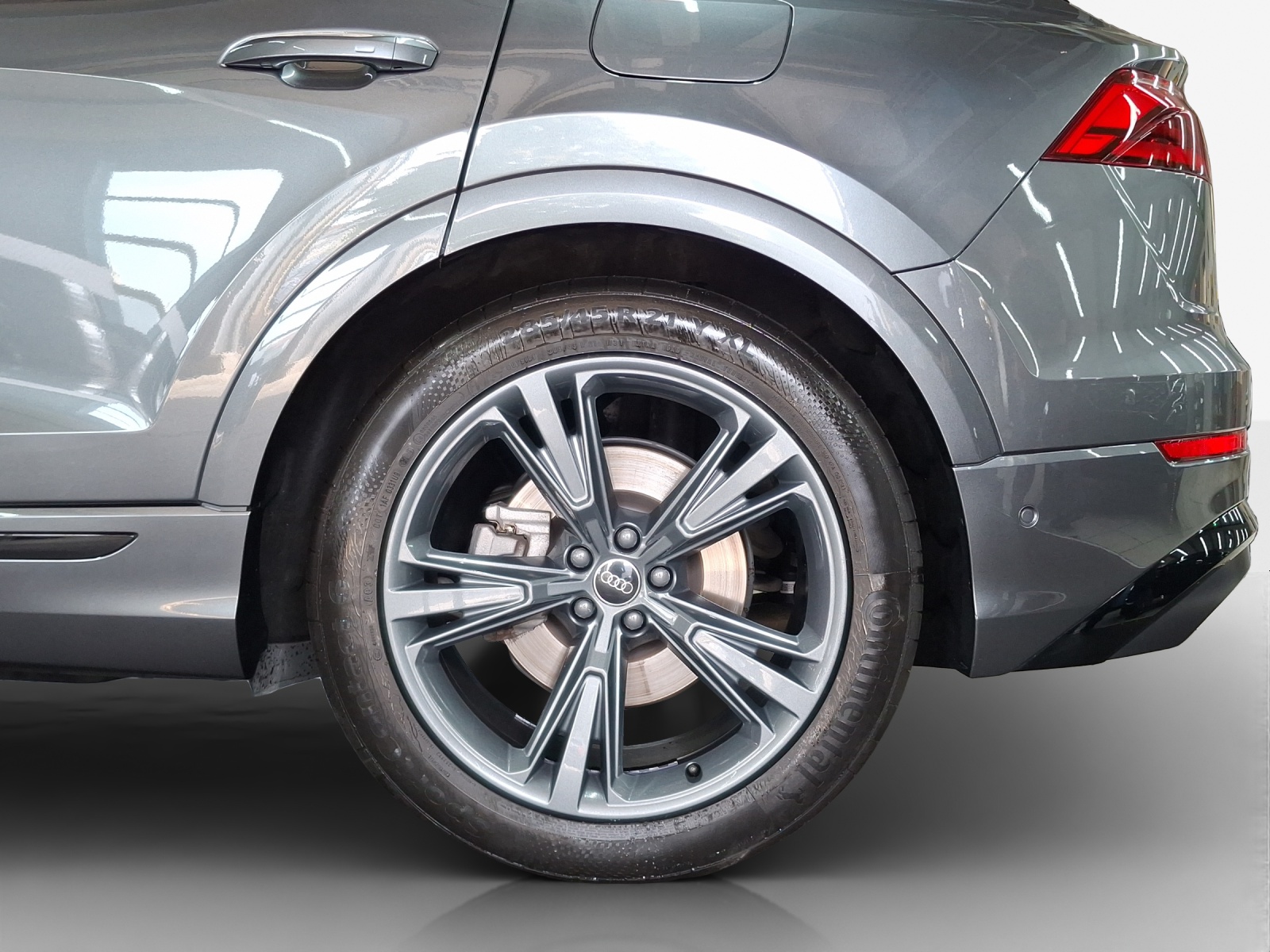 AUDI Q8 SUV TFSI e quattro 290 kW Attraction tiptronic-image-14