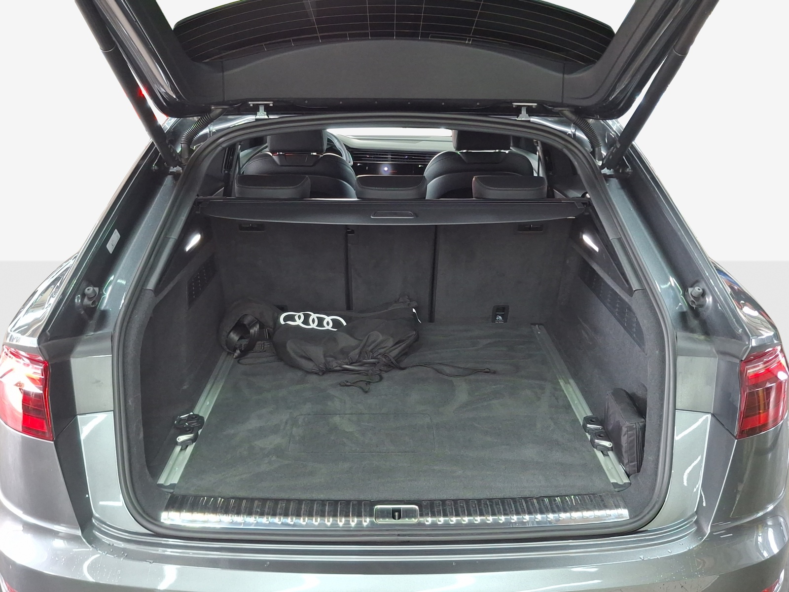 AUDI Q8 SUV TFSI e quattro 290 kW Attraction tiptronic-image-13