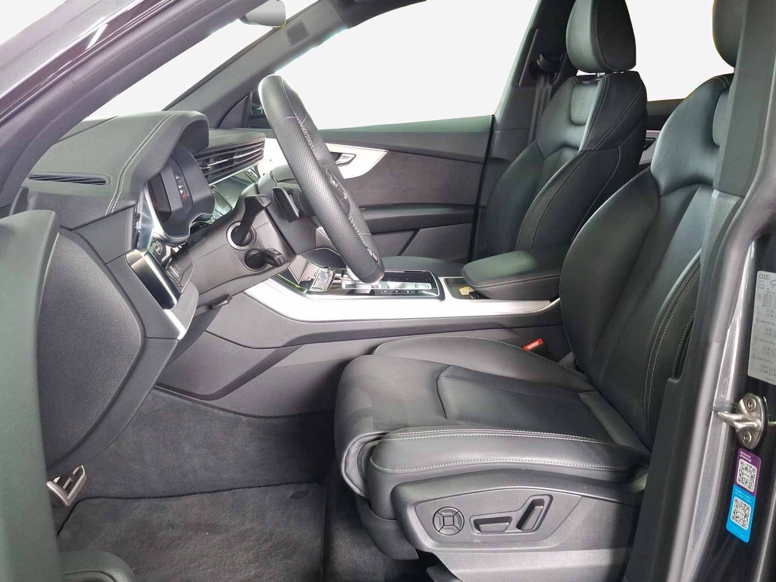 AUDI Q8 SUV TFSI e quattro 290 kW Attraction tiptronic-image-8