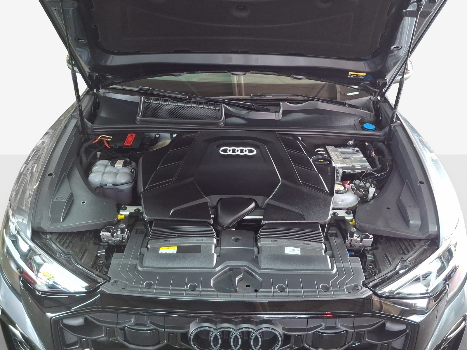 AUDI Q8 SUV TFSI e quattro 290 kW Attraction tiptronic-image-16