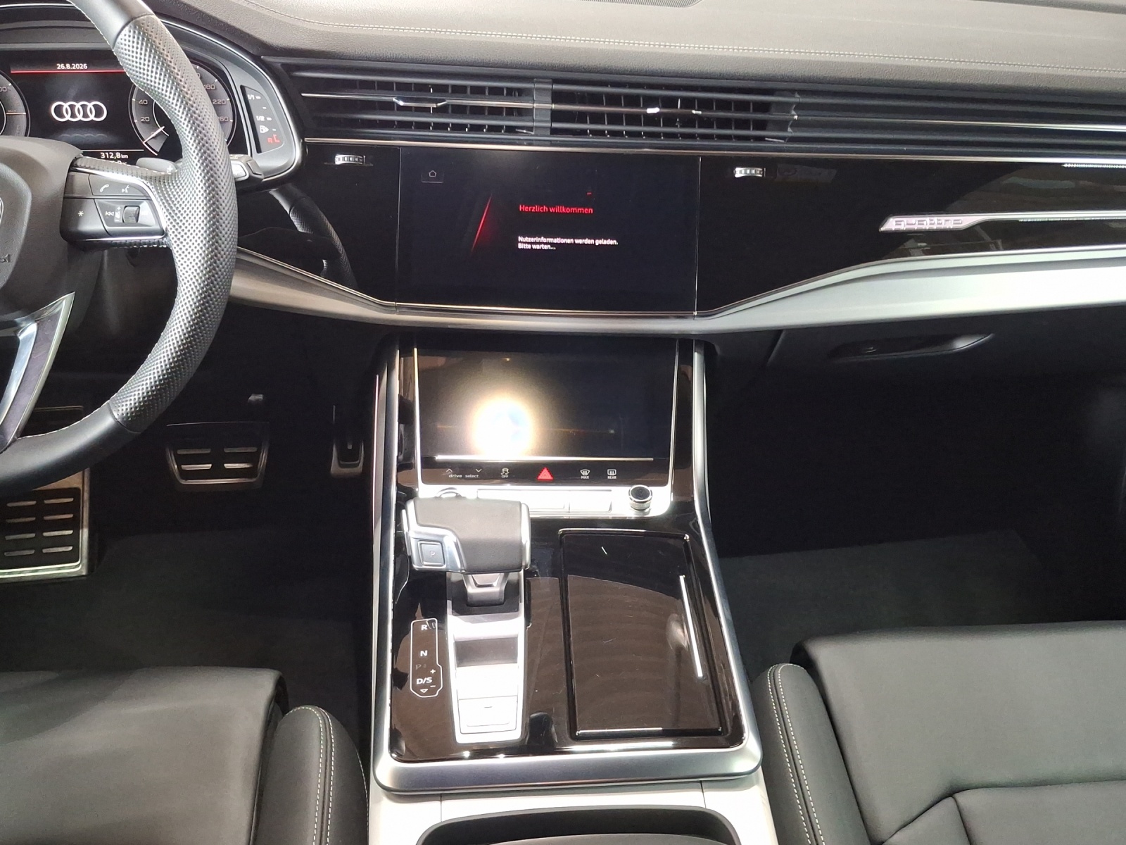 AUDI Q8 SUV TFSI e quattro 290 kW Attraction tiptronic-image-11