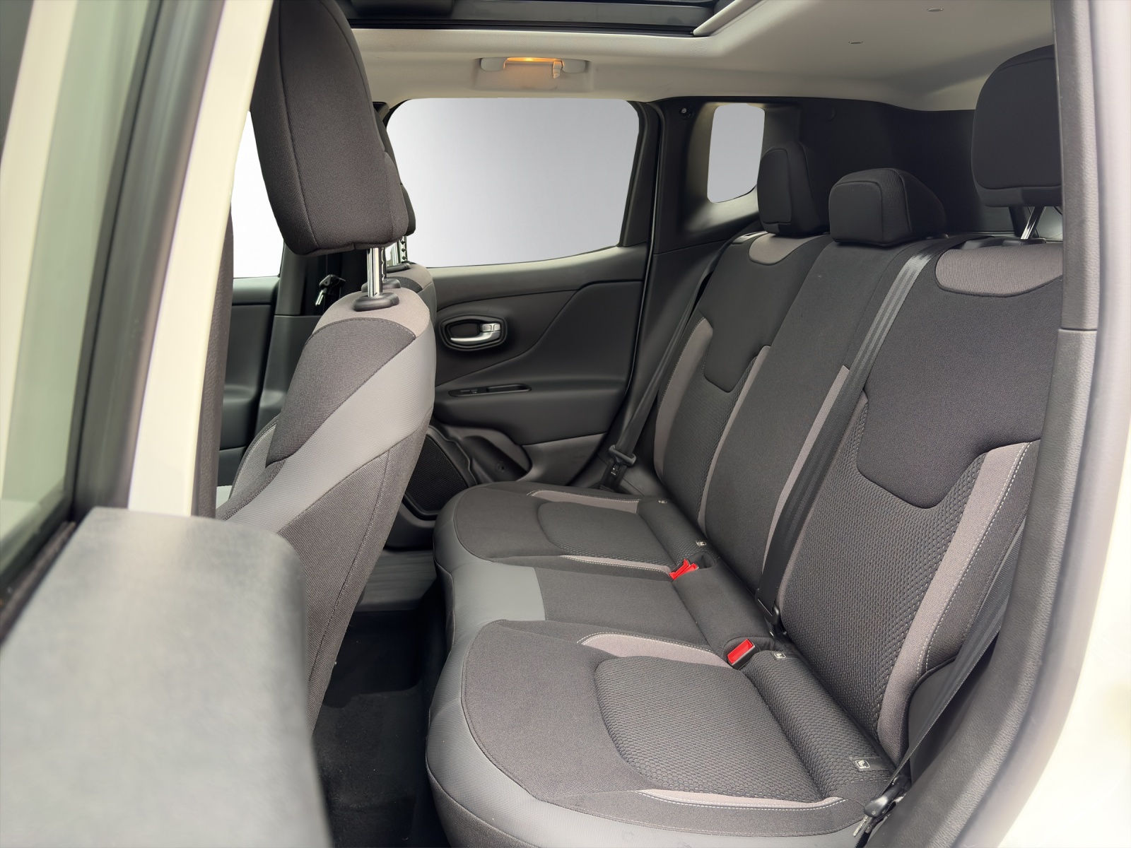 JEEP Renegade 1.3 T PHEV Swiss Limited Sky AWD-image-5