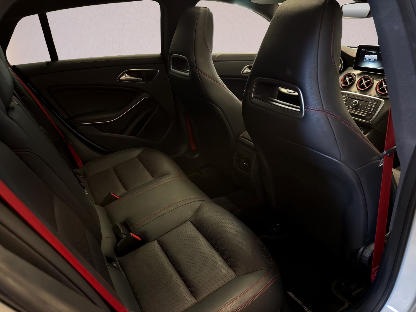 MERCEDES-BENZ CLA Shooting Brake 45 AMG 4Matic Speedshift-image-16