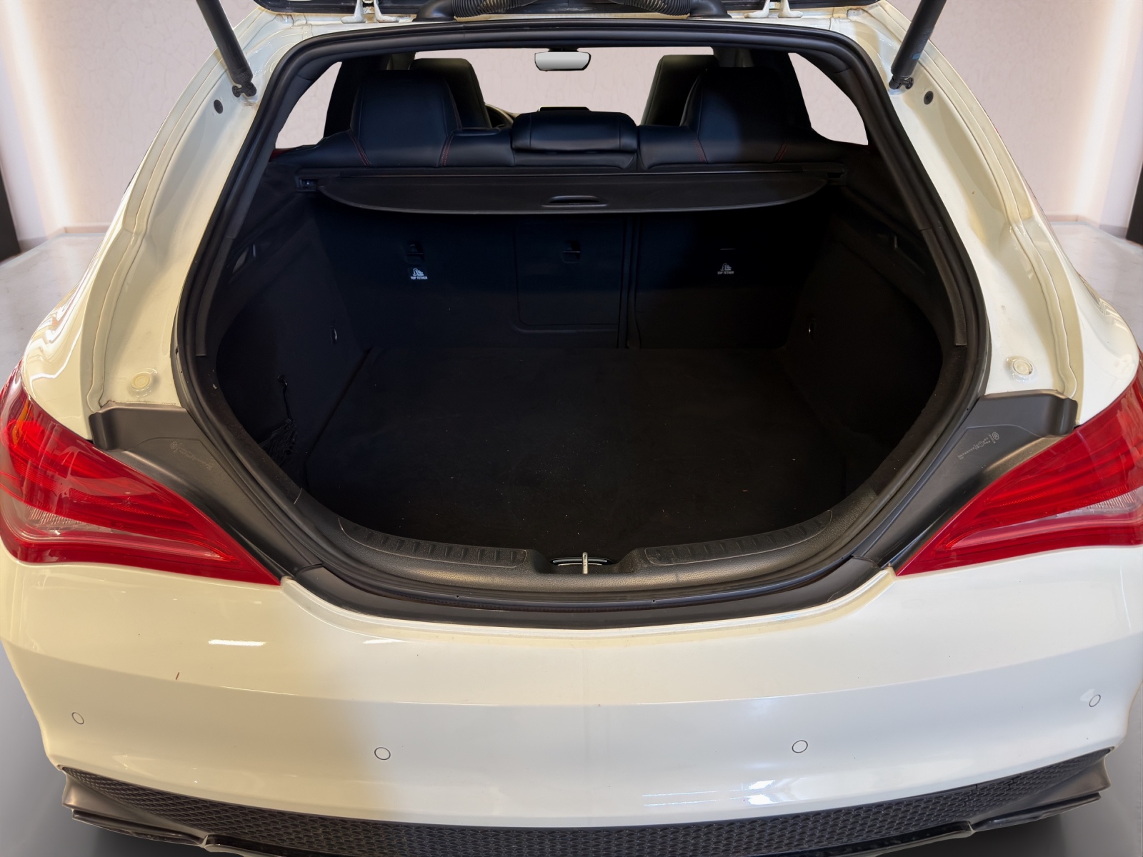 MERCEDES-BENZ CLA Shooting Brake 45 AMG 4Matic Speedshift-image-17