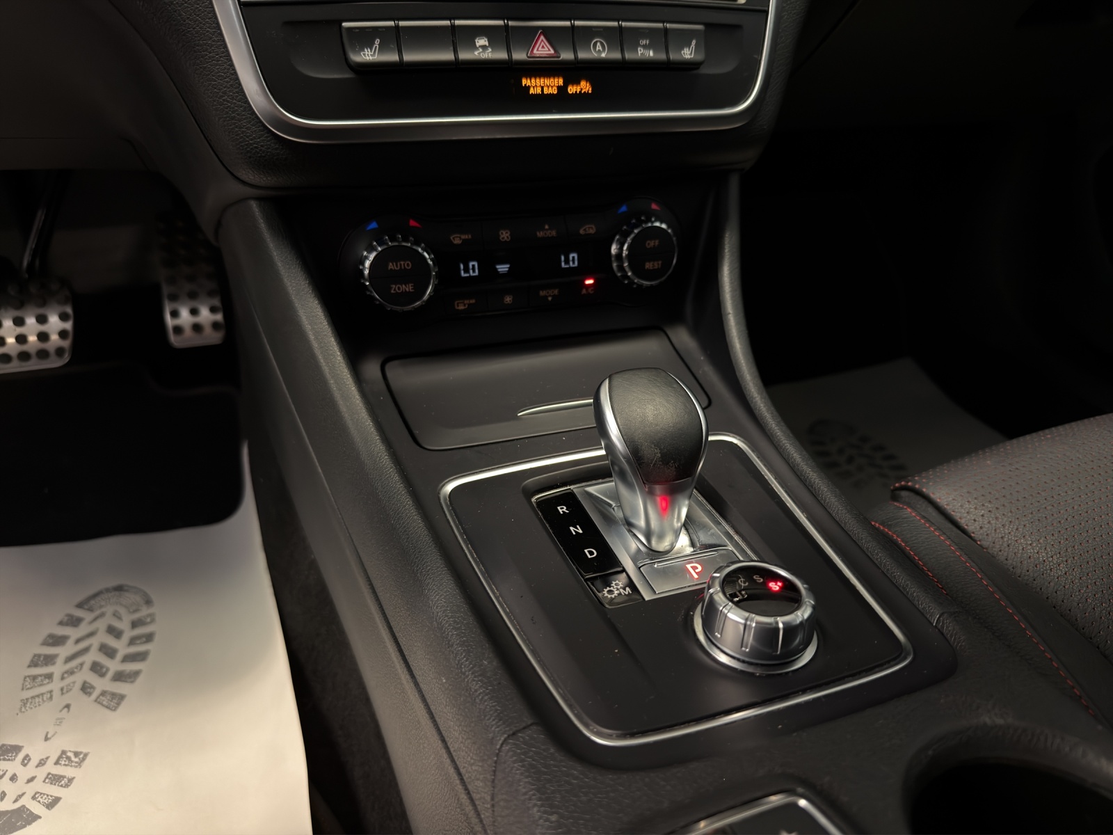 MERCEDES-BENZ CLA Shooting Brake 45 AMG 4Matic Speedshift-image-12