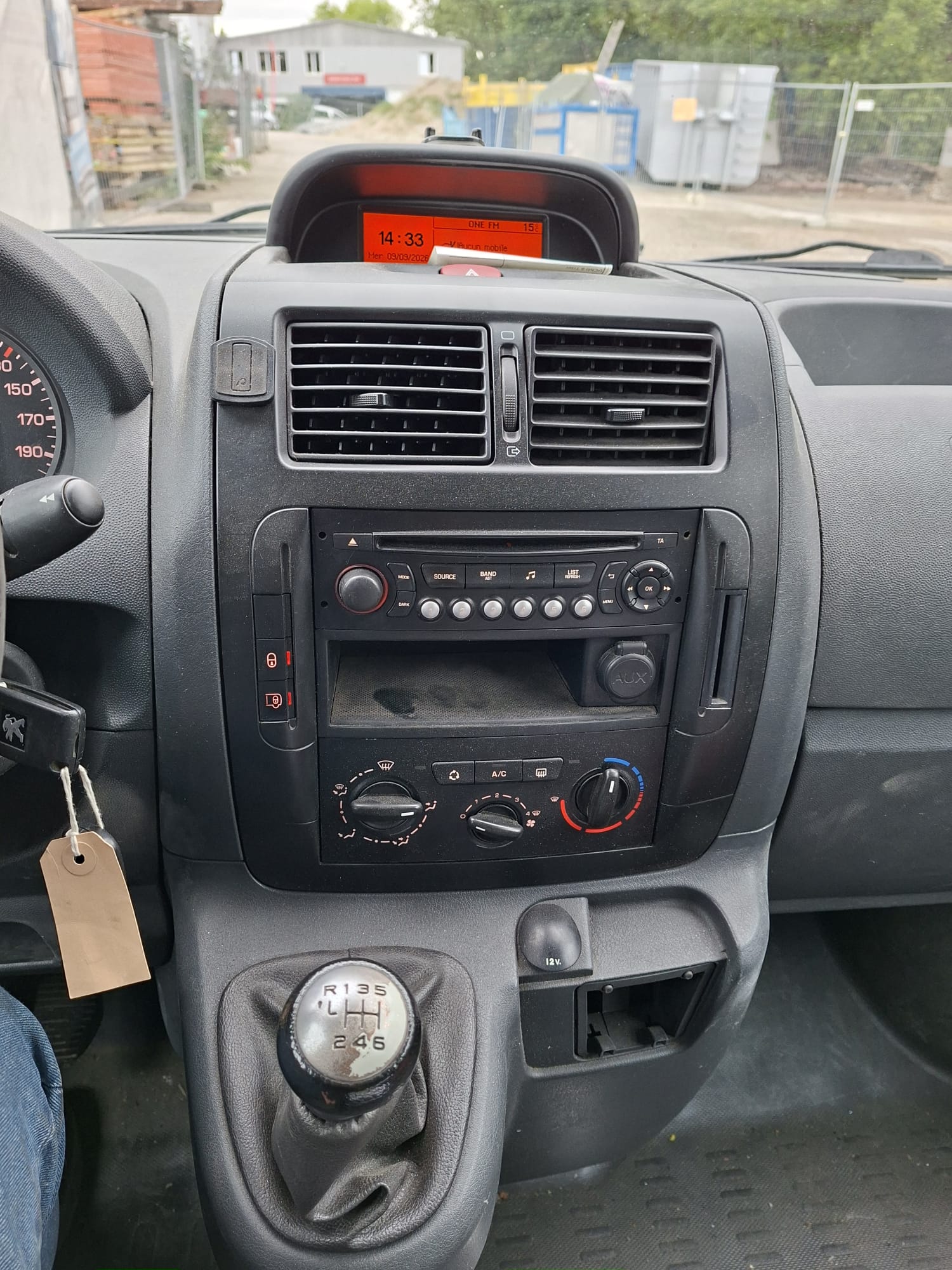 PEUGEOT Expert 2.0 HDi 229 L2H1-image-3