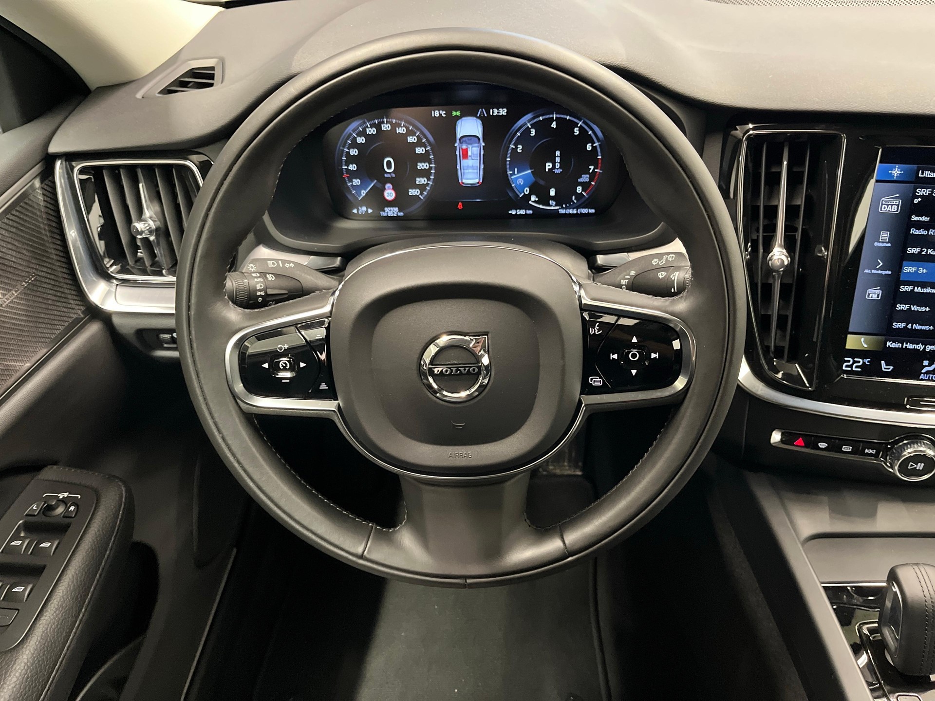 VOLVO V60 2.0 B4 Momentum-image-16