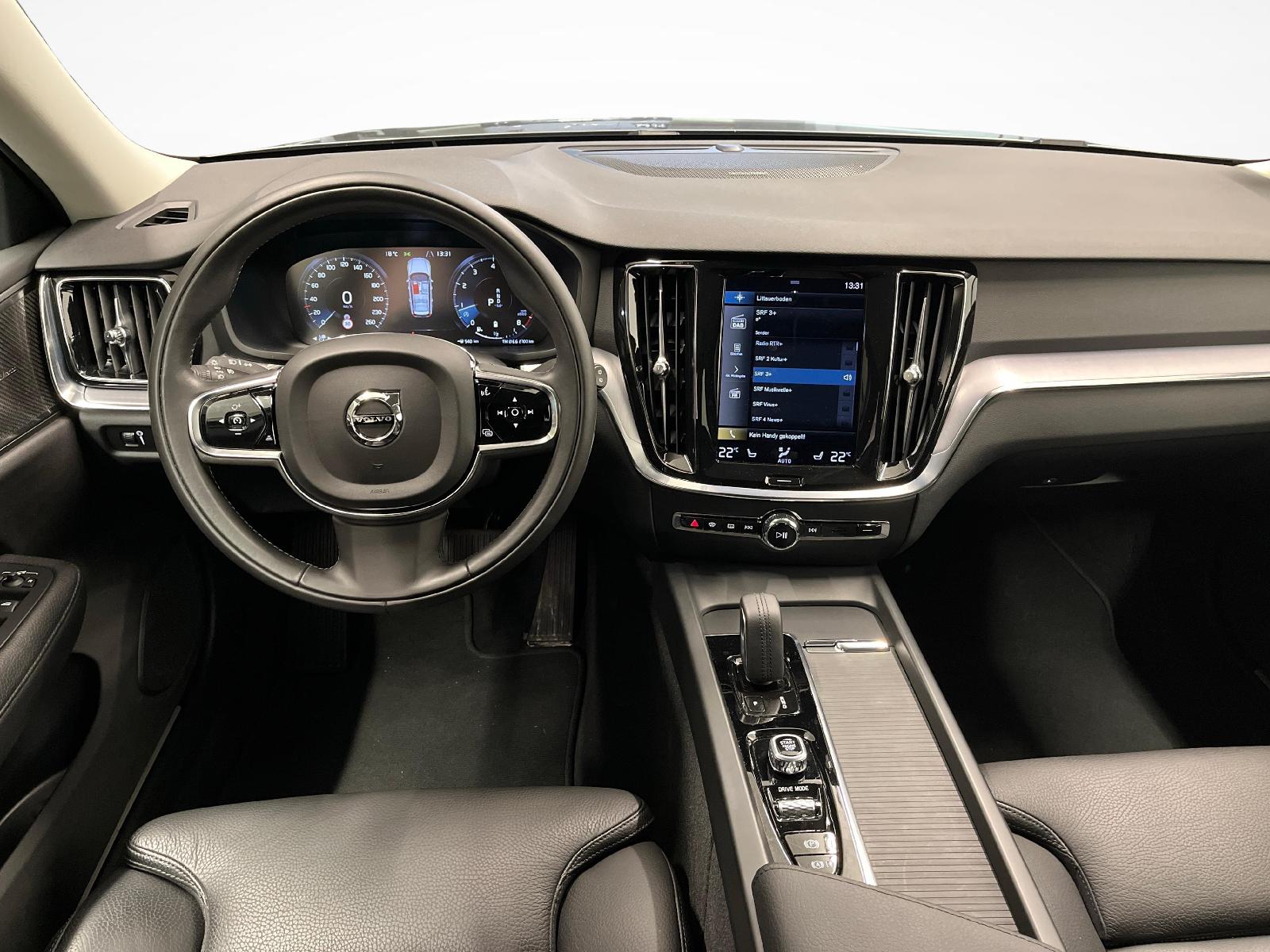 VOLVO V60 2.0 B4 Momentum-image-8