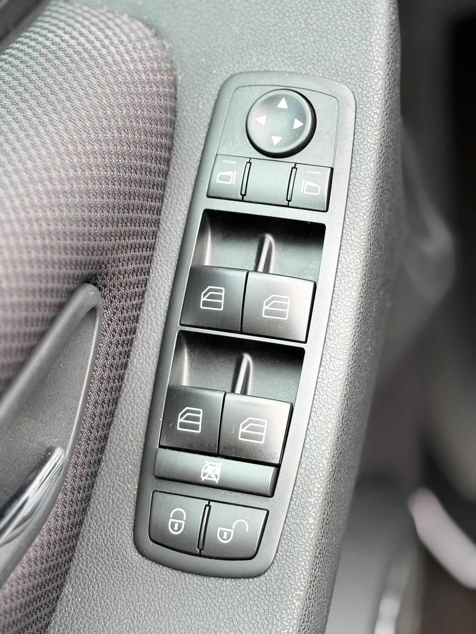 MERCEDES-BENZ A 180 Avantgarde-image-8