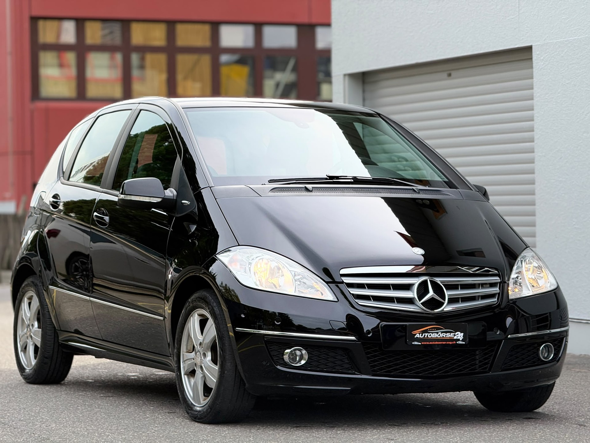 MERCEDES-BENZ A 180 Avantgarde-showroom-element-1
