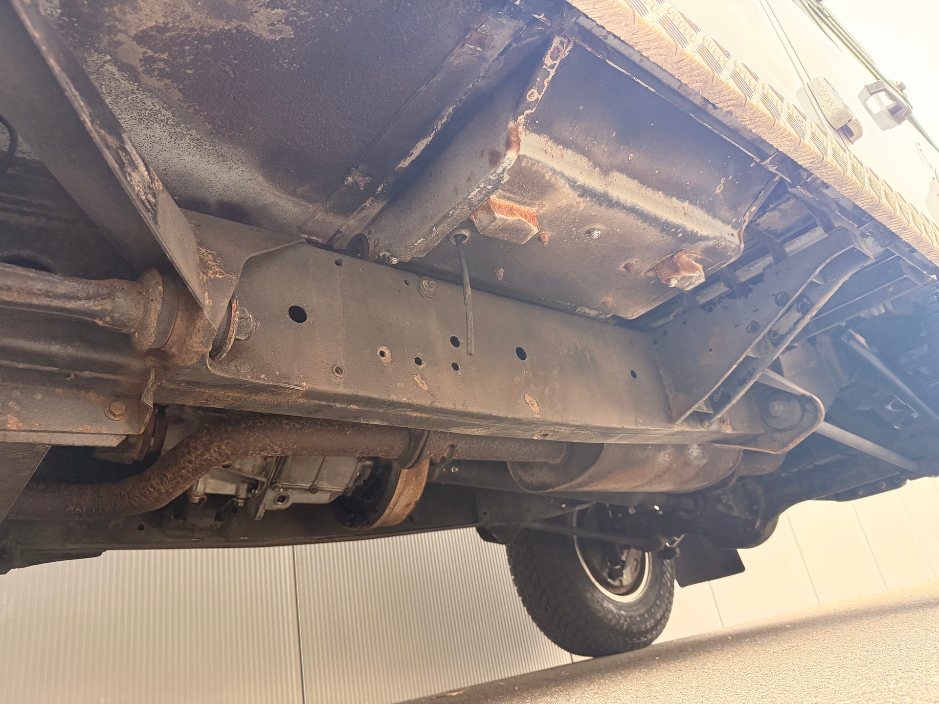 LAND ROVER Defender 110 TD4 2.4 "Silver Jet"-image-15
