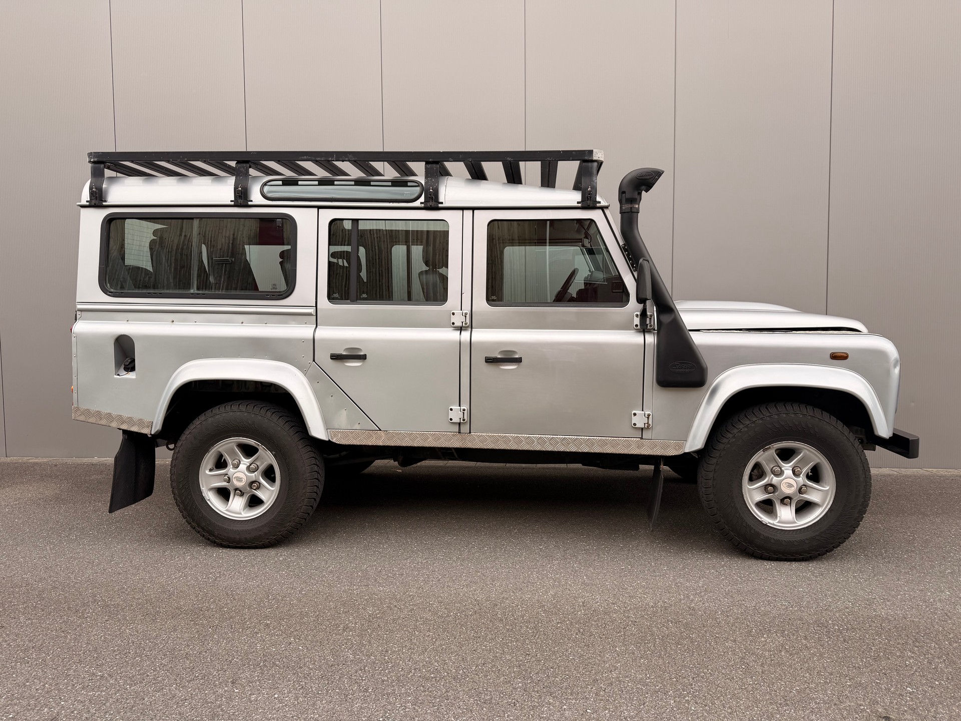 LAND ROVER Defender 110 TD4 2.4 "Silver Jet"-image-4