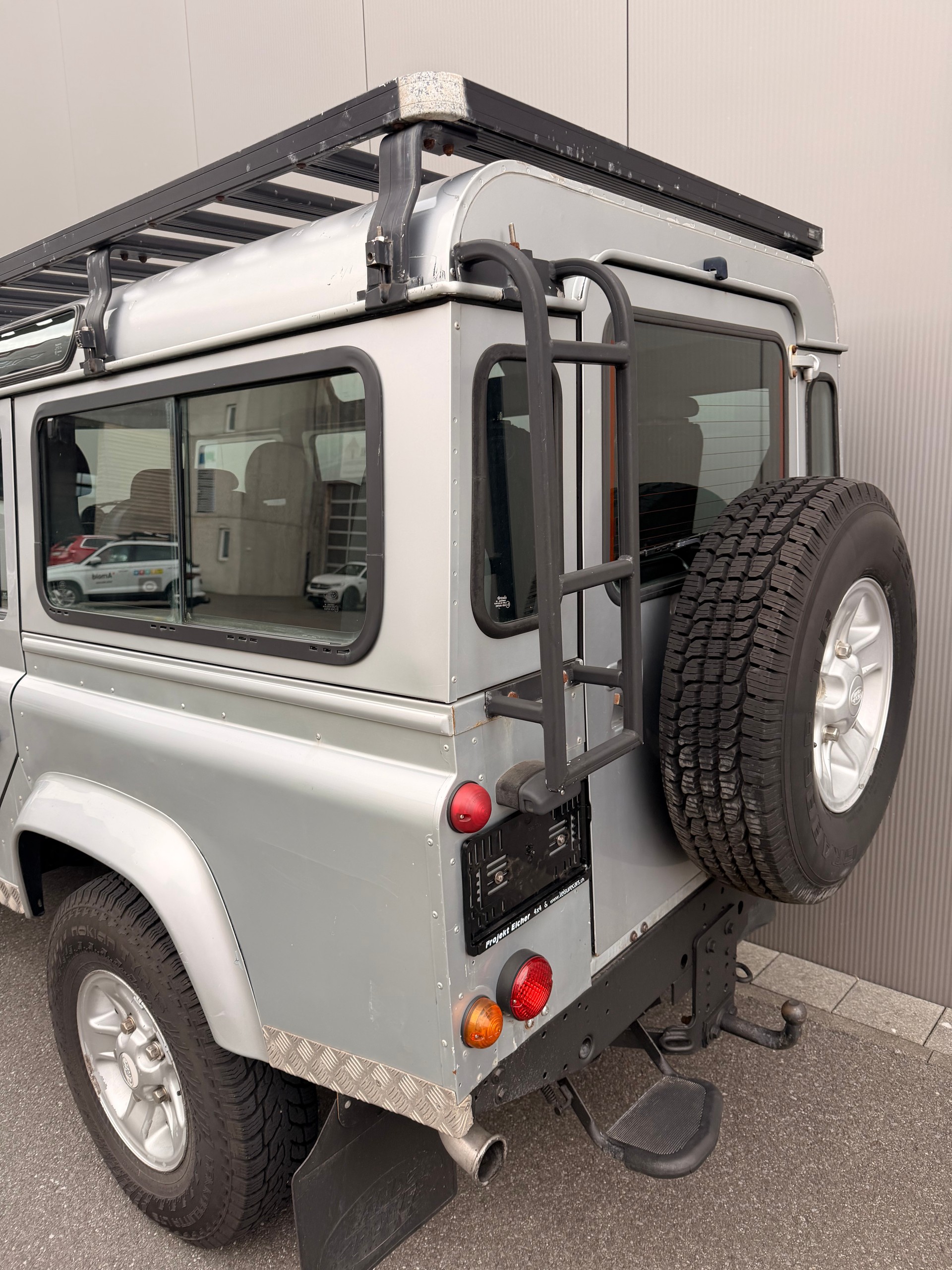 LAND ROVER Defender 110 TD4 2.4 "Silver Jet"-image-12
