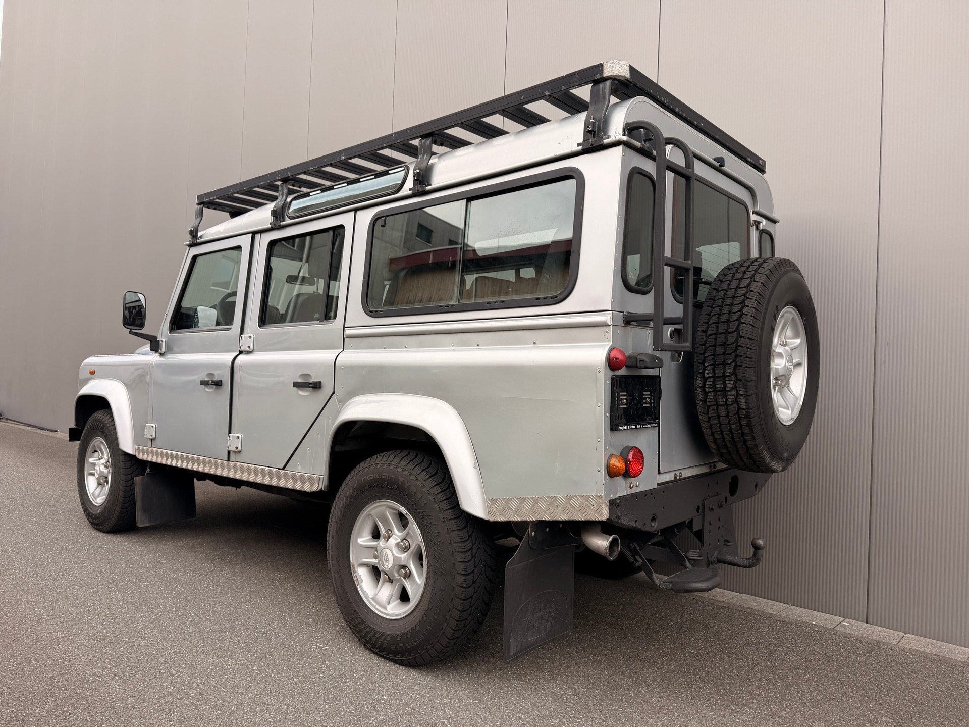 LAND ROVER Defender 110 TD4 2.4 "Silver Jet"-showroom-element-2