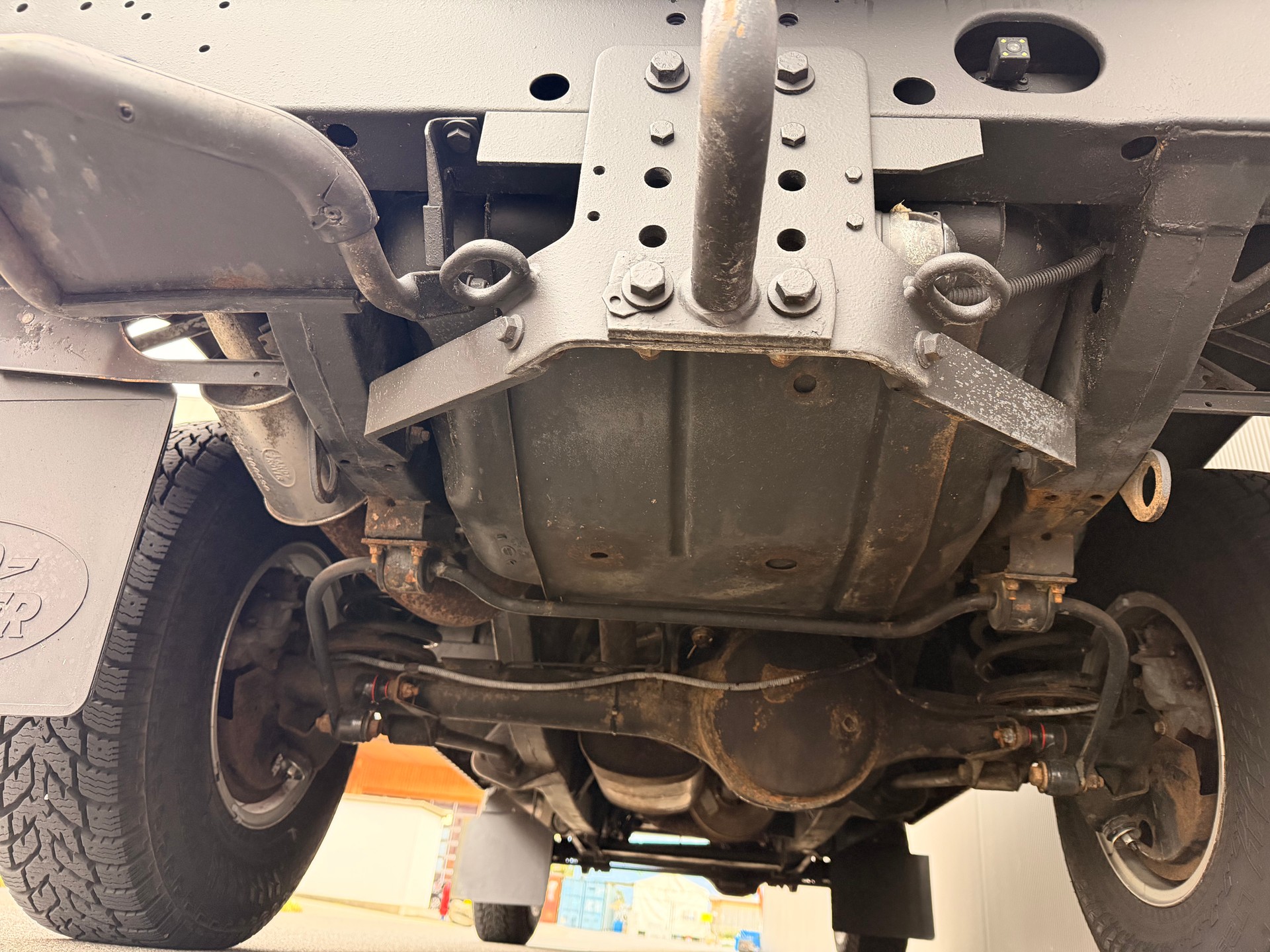 LAND ROVER Defender 110 TD4 2.4 "Silver Jet"-image-16