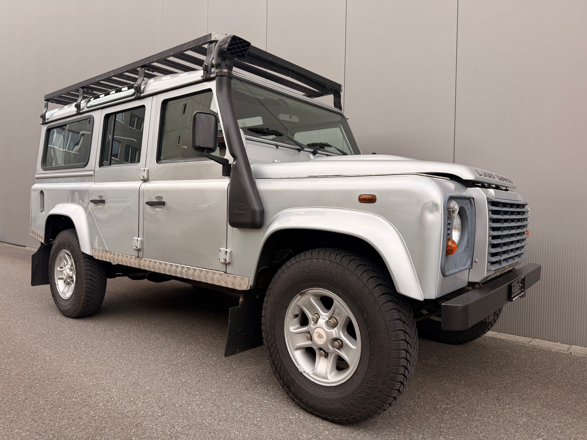 LAND ROVER Defender 110 TD4 2.4 "Silver Jet"-image-5