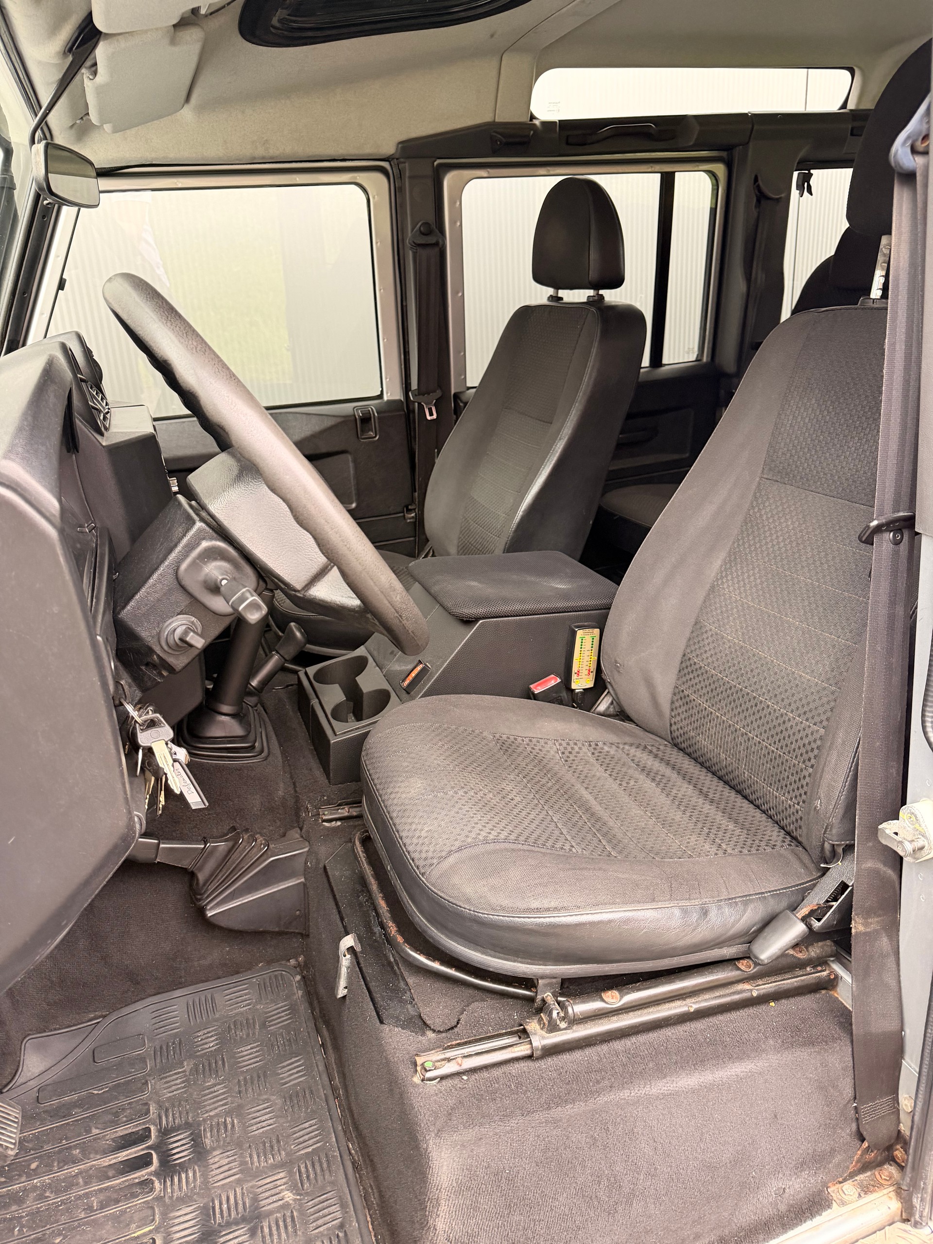 LAND ROVER Defender 110 TD4 2.4 "Silver Jet"-image-6