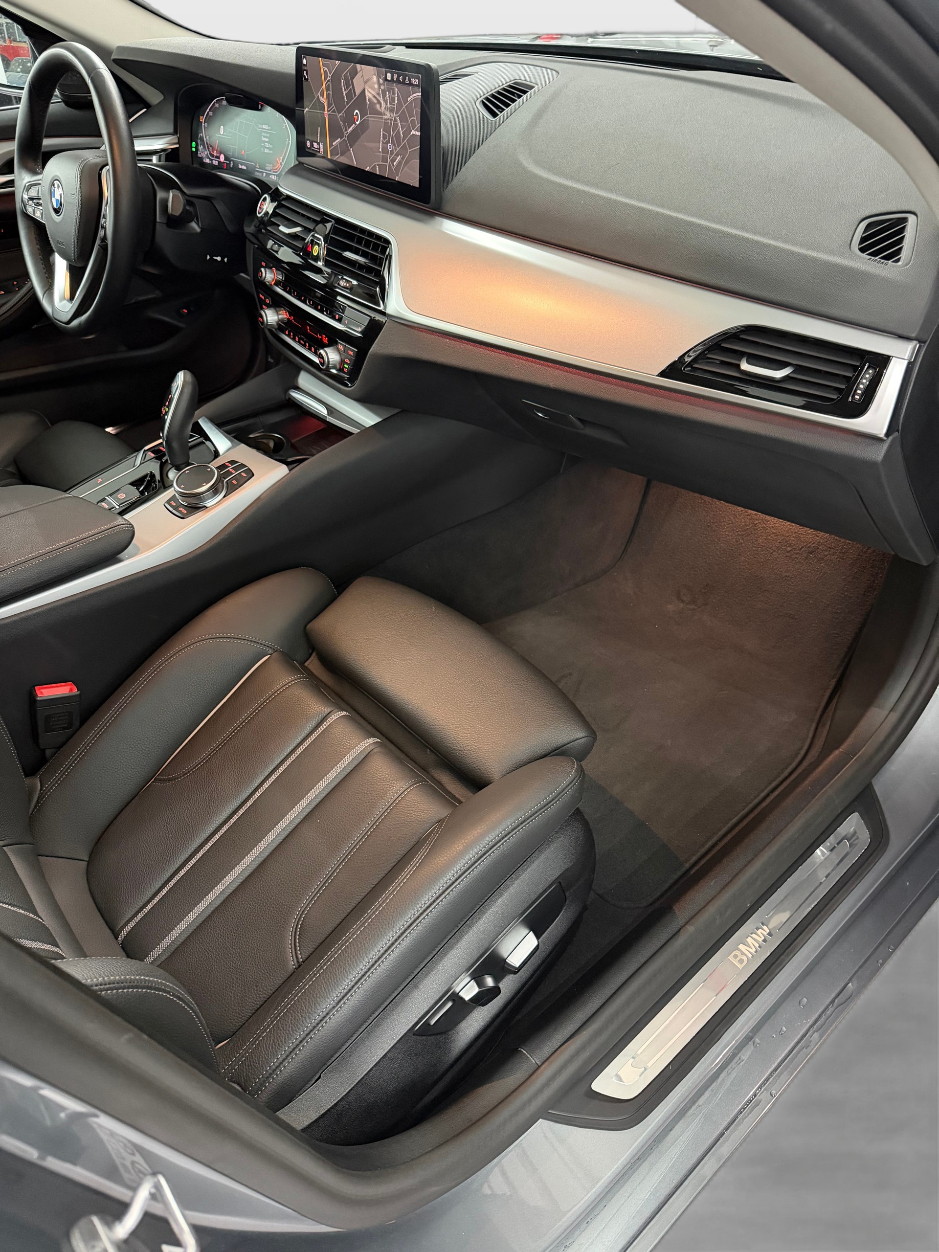 BMW 520d xDrive 48V Touring Steptronic-image-10