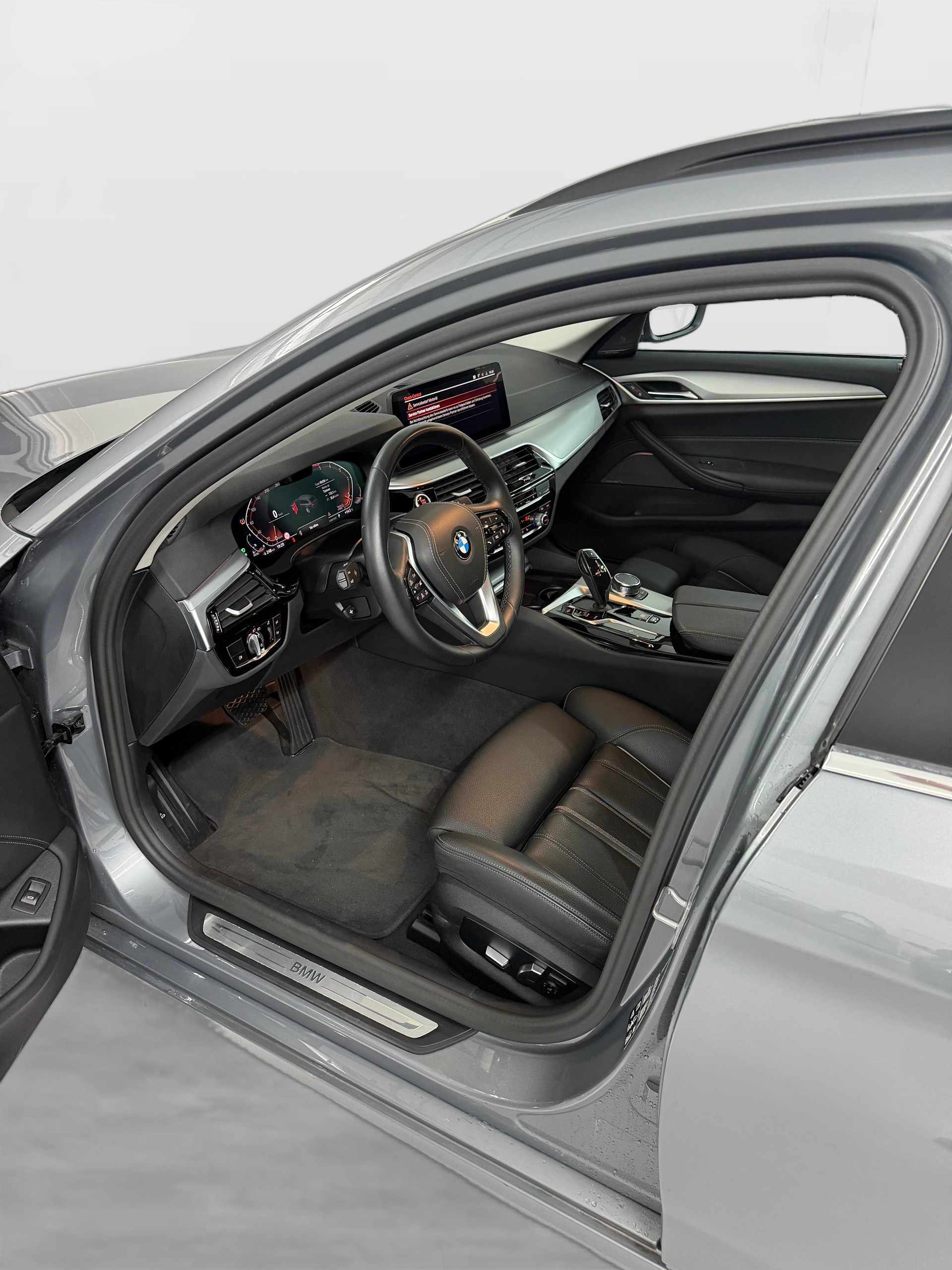 BMW 520d xDrive 48V Touring Steptronic-image-5