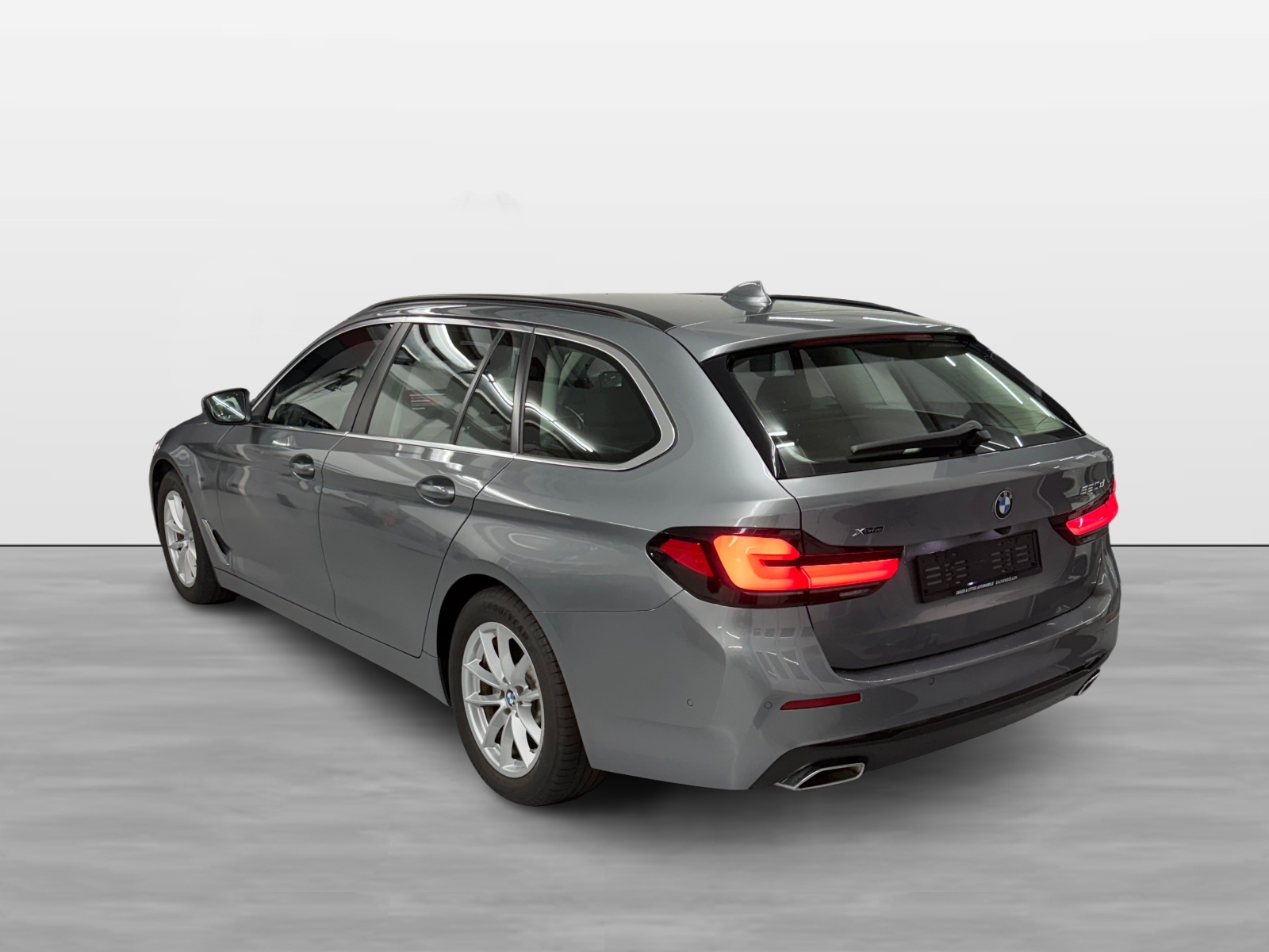 BMW 520d xDrive 48V Touring Steptronic-image-3