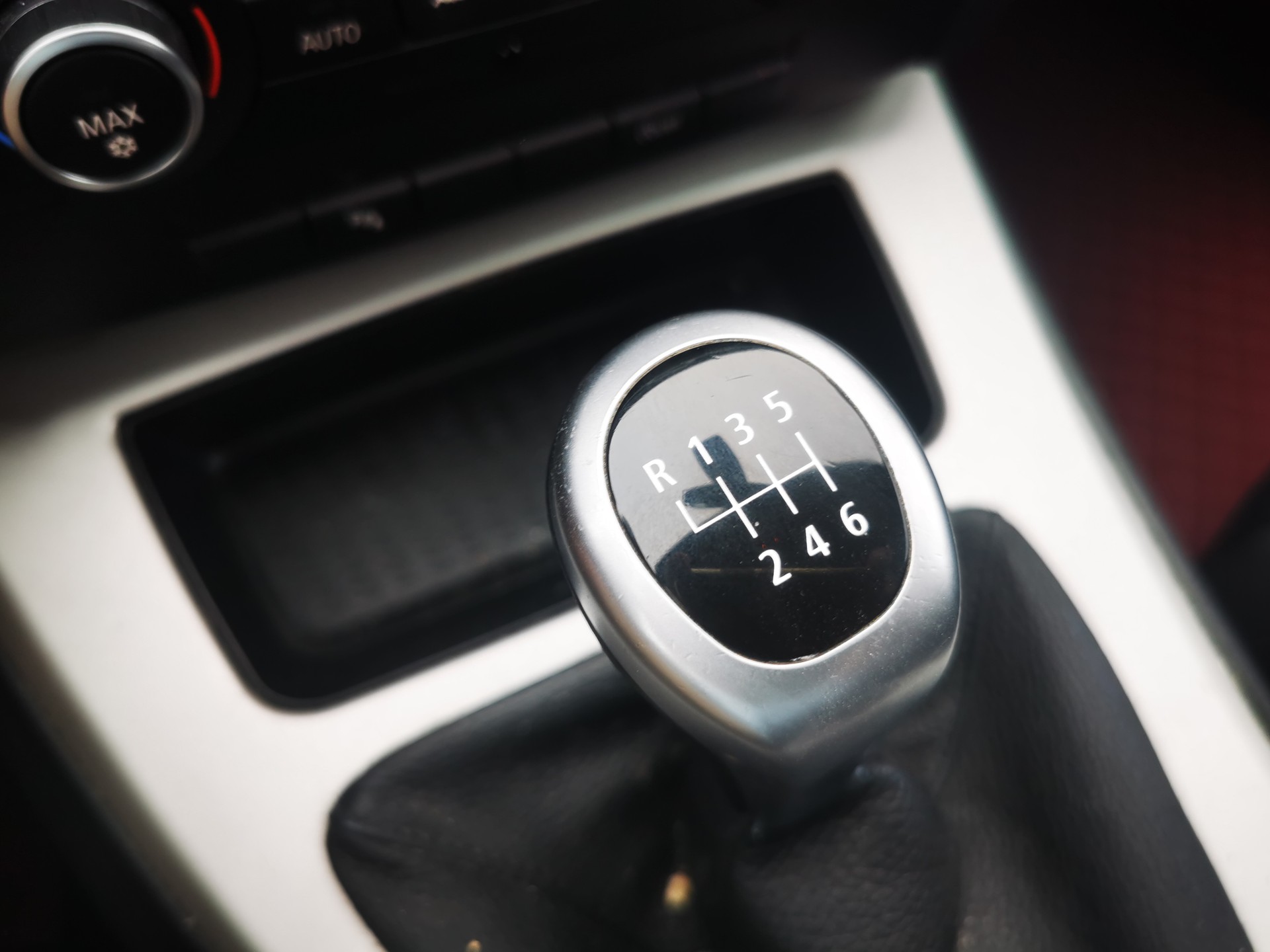 BMW 318i Touring-image-11