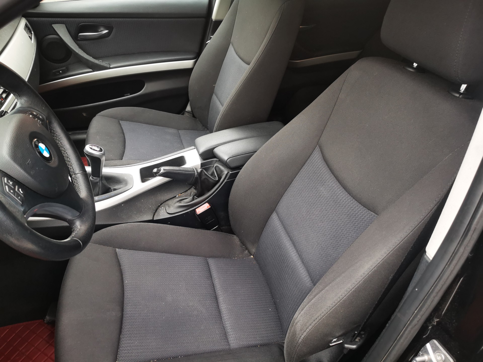 BMW 318i Touring-image-13