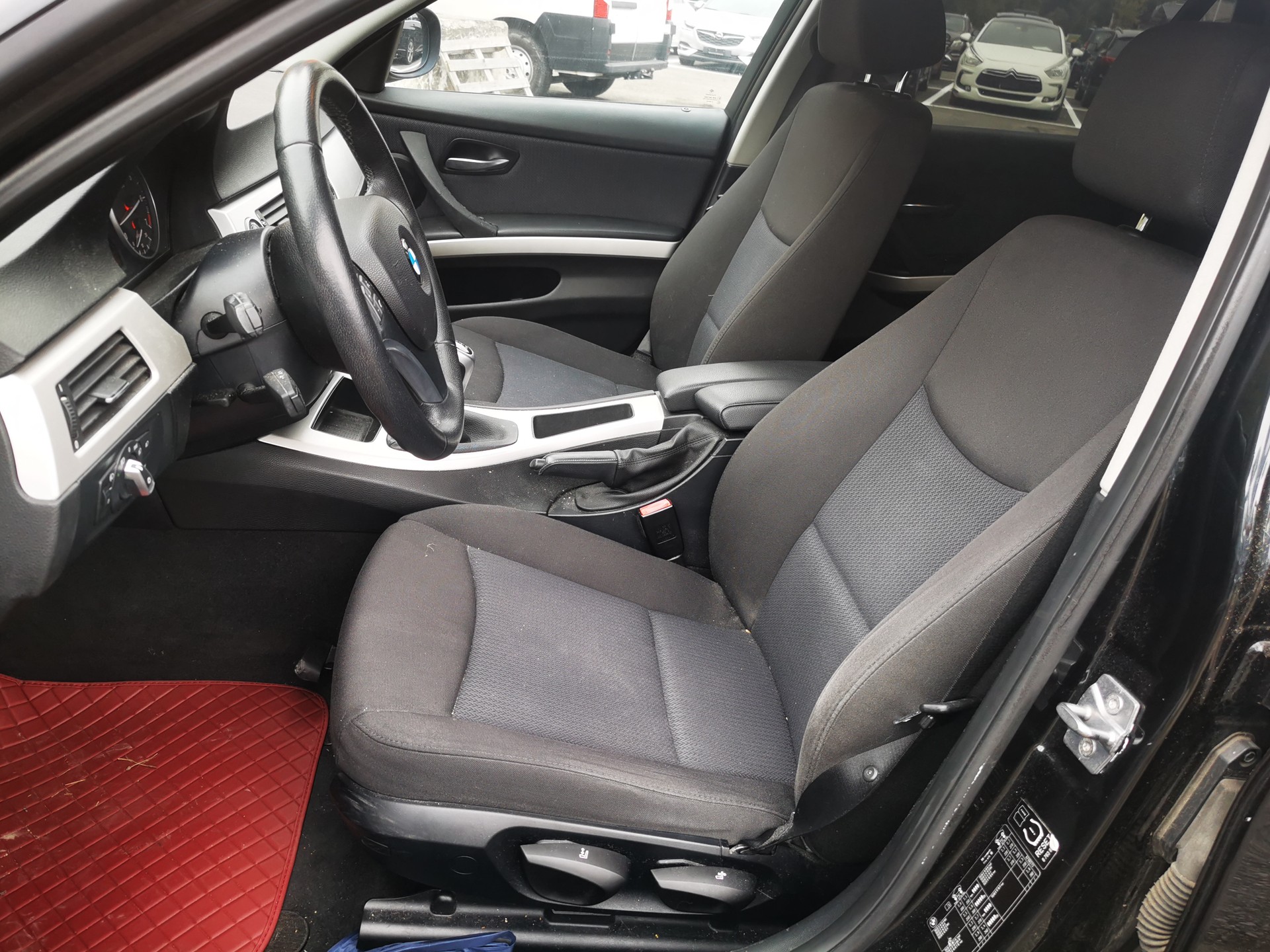 BMW 318i Touring-image-10