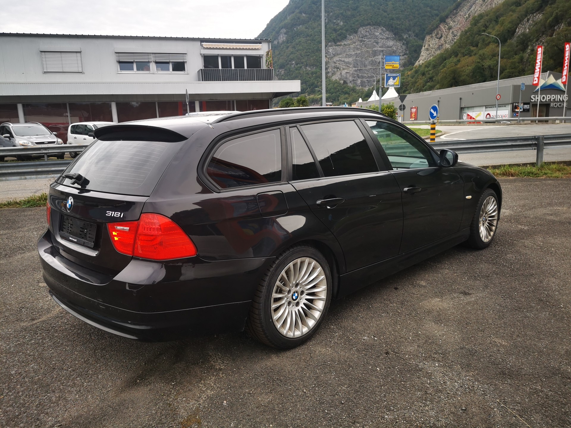 BMW 318i Touring-image-2