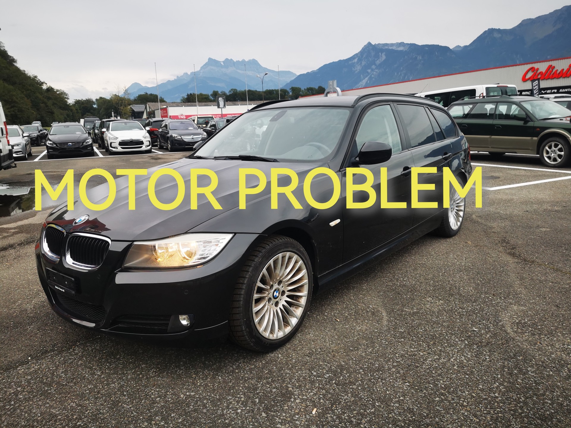 BMW 318i Touring-image-0