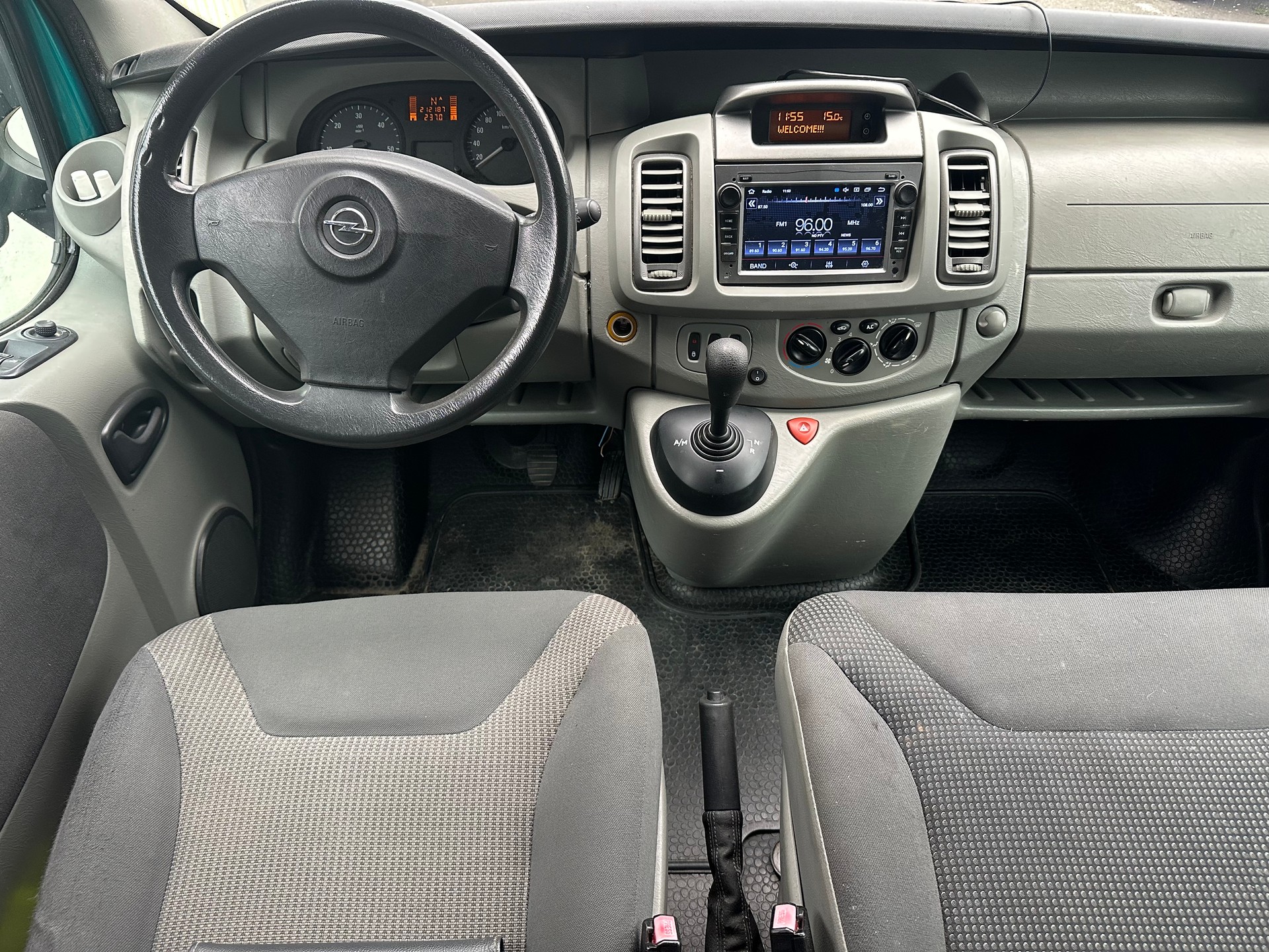 OPEL Vivaro Life 2.5CDTI 2.7t L1H1 (aménagé/Eingerichtet)-image-6