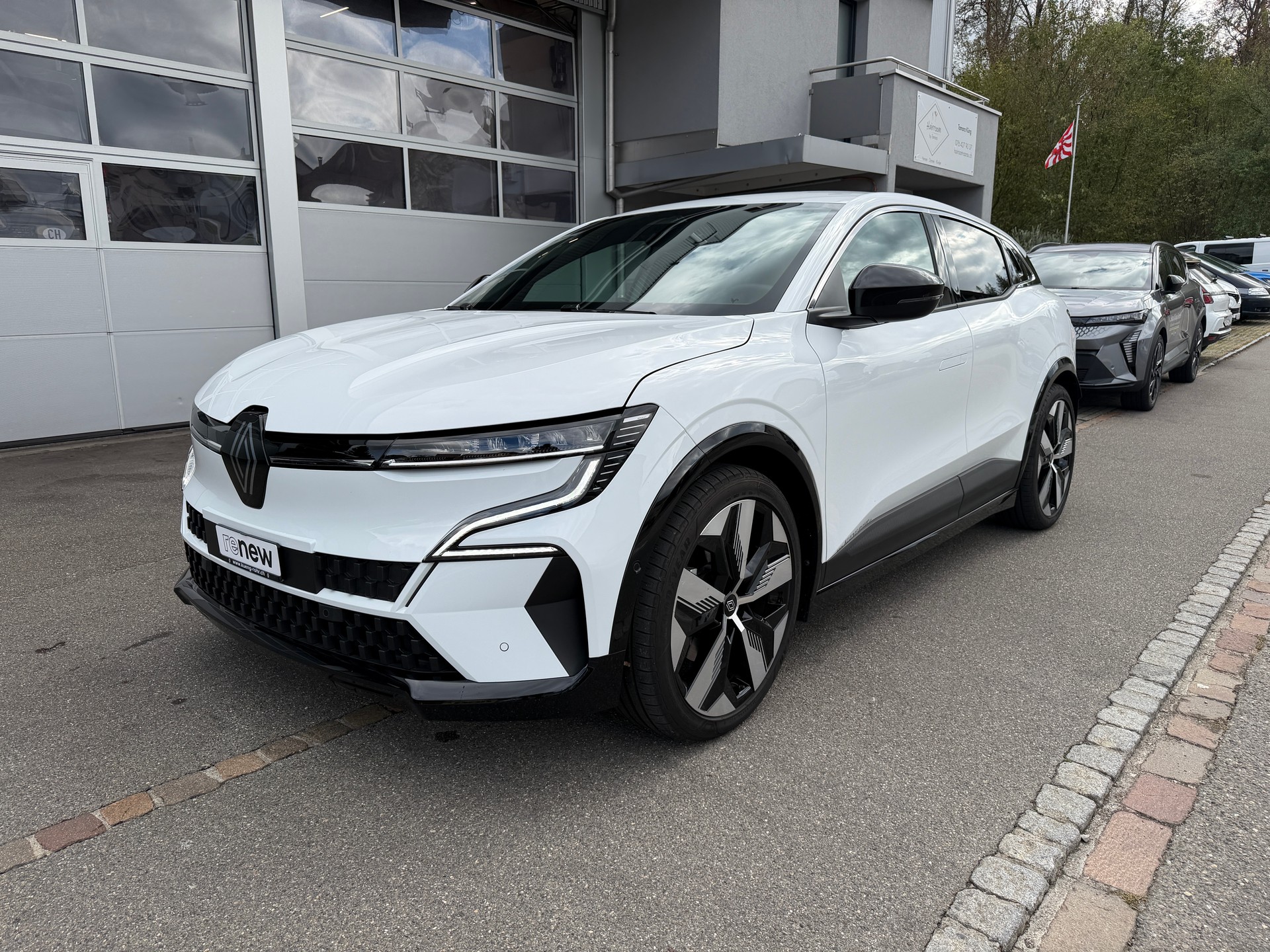 RENAULT Mégane E-Tech techno-image-1