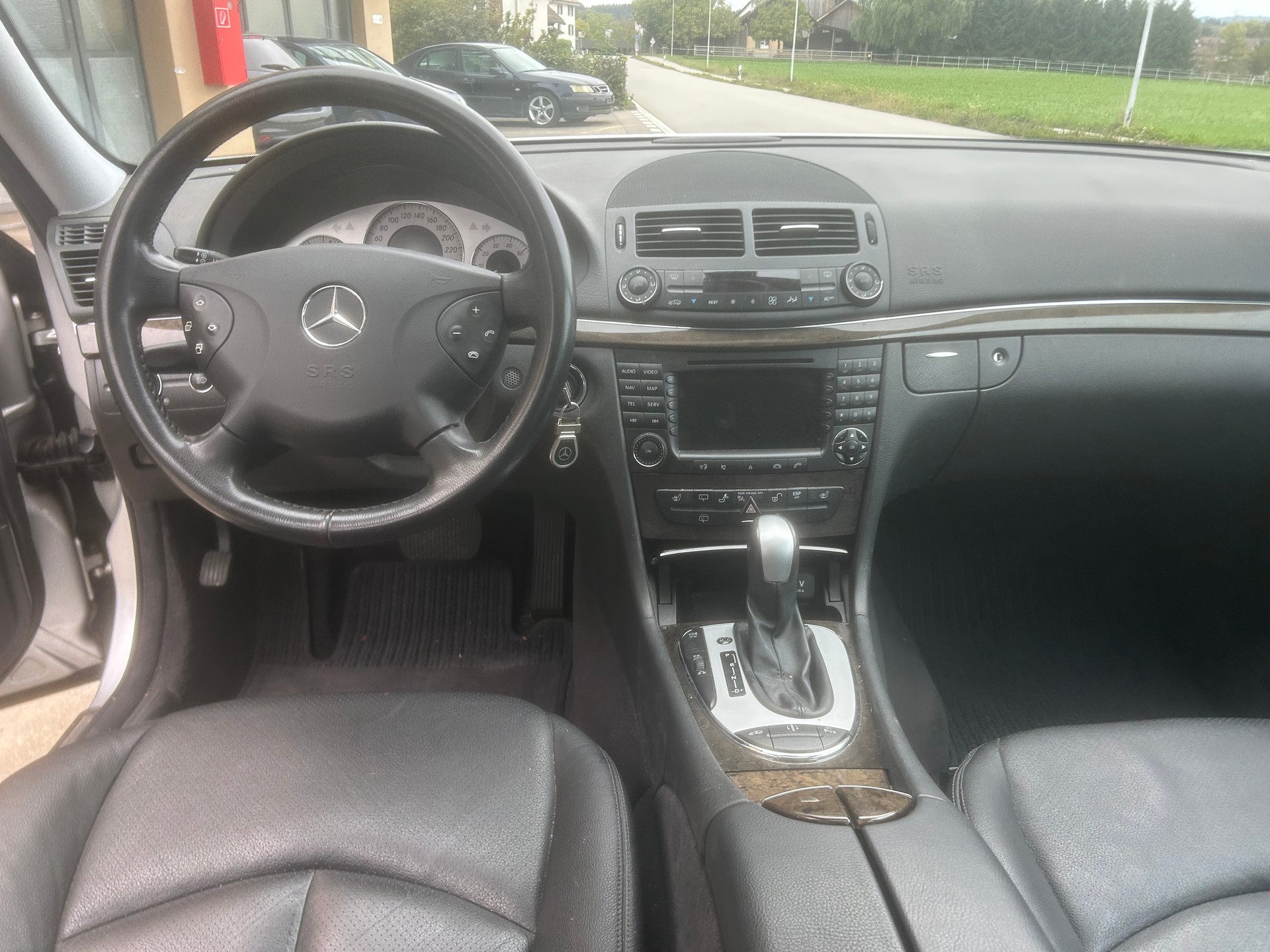 MERCEDES-BENZ E 350 Elégance 4Matic Automatic-image-7