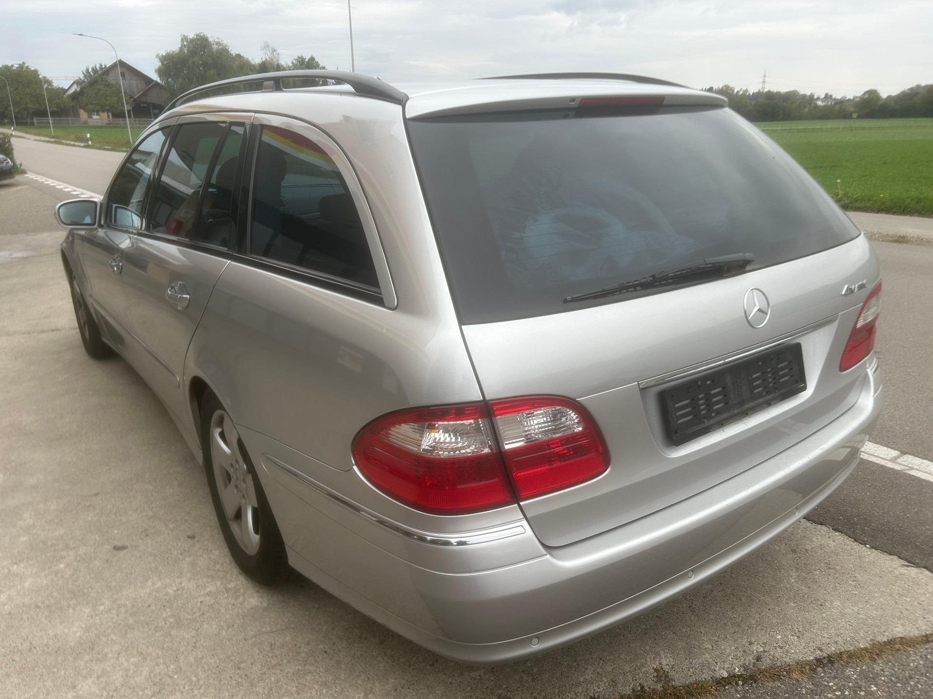 MERCEDES-BENZ E 350 Elégance 4Matic Automatic-image-3