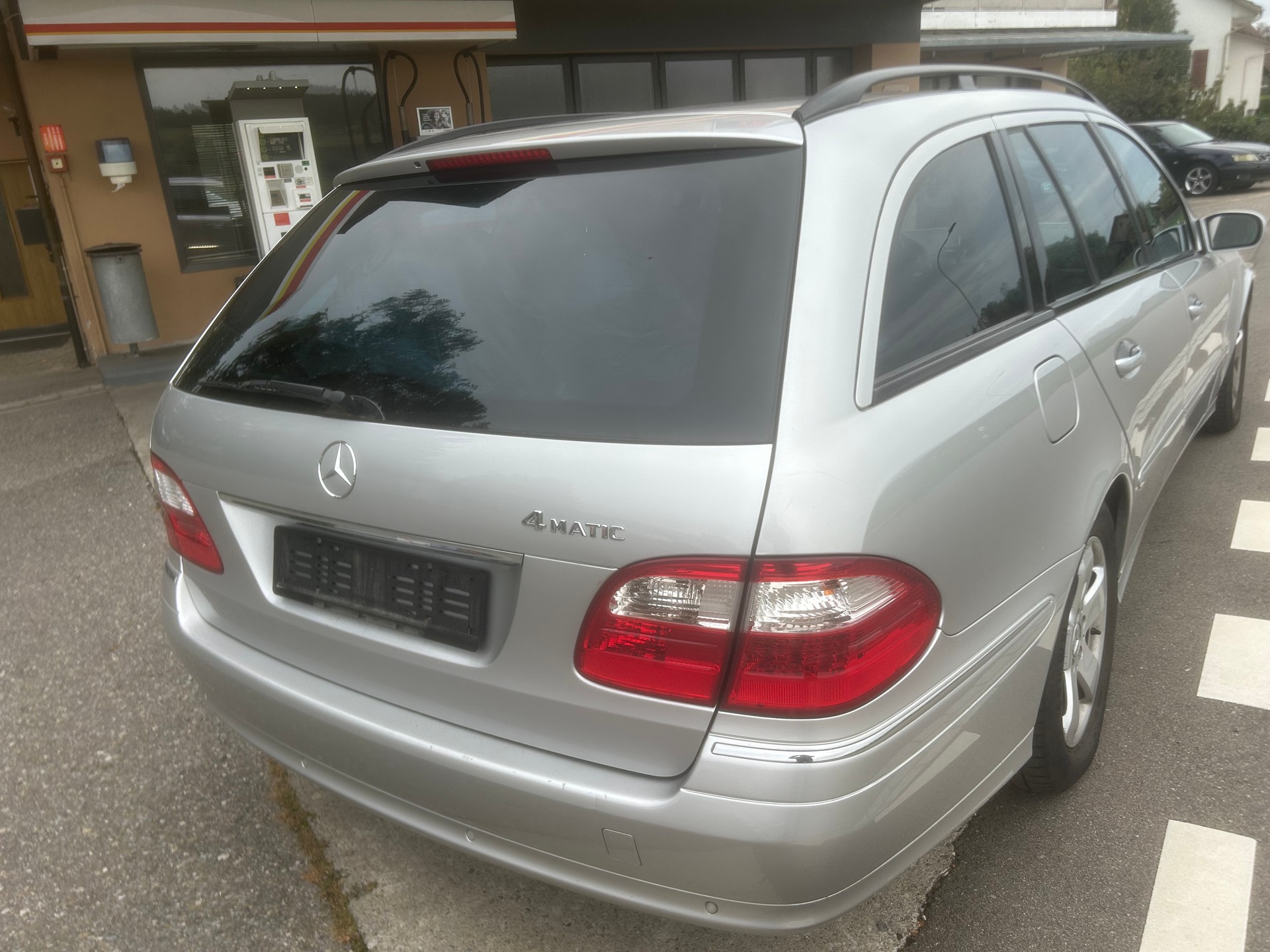 MERCEDES-BENZ E 350 Elégance 4Matic Automatic-image-2