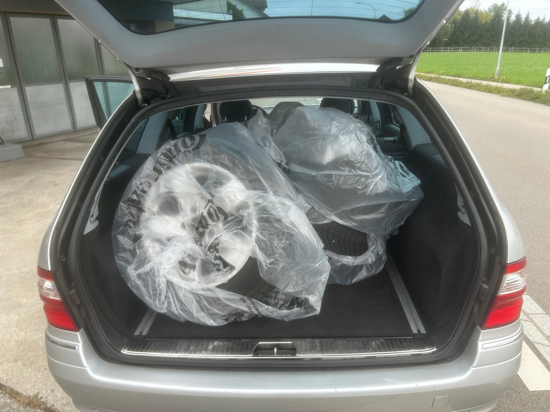 MERCEDES-BENZ E 350 Elégance 4Matic Automatic-image-11
