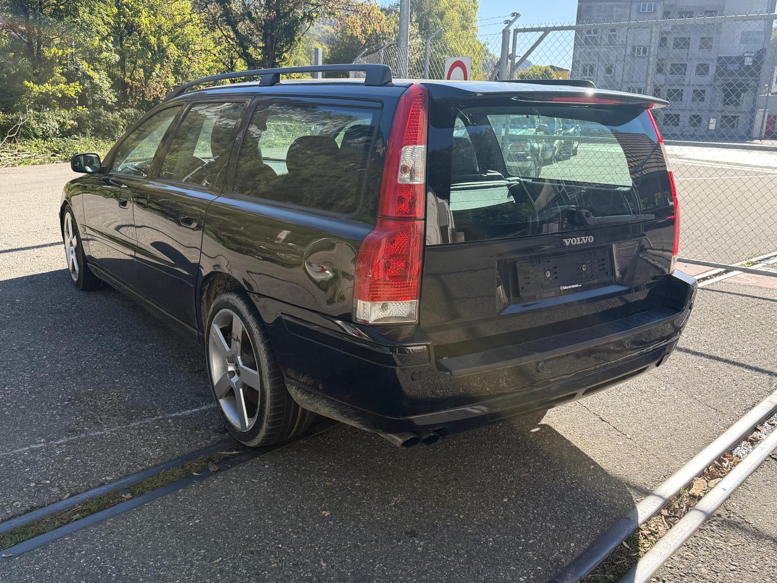VOLVO V70 R AWD-image-1