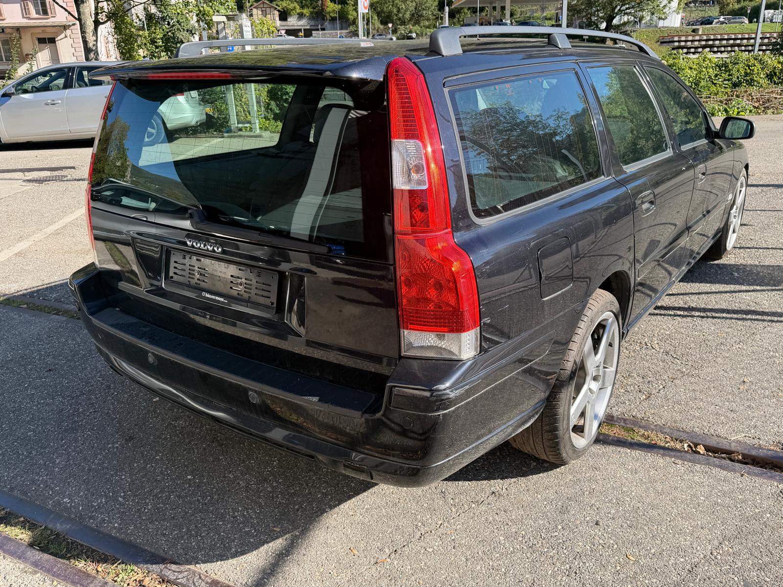 VOLVO V70 R AWD-image-2