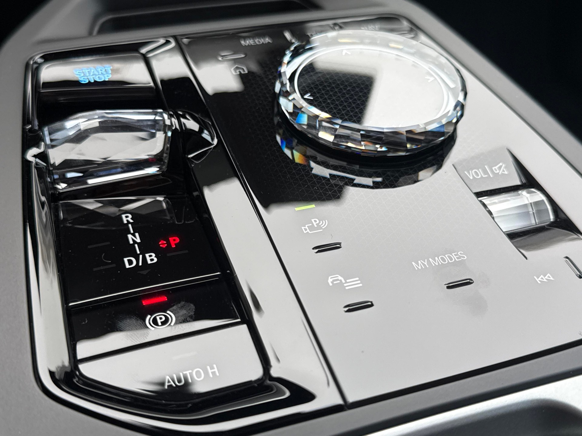 BMW iX xDrive45-image-9