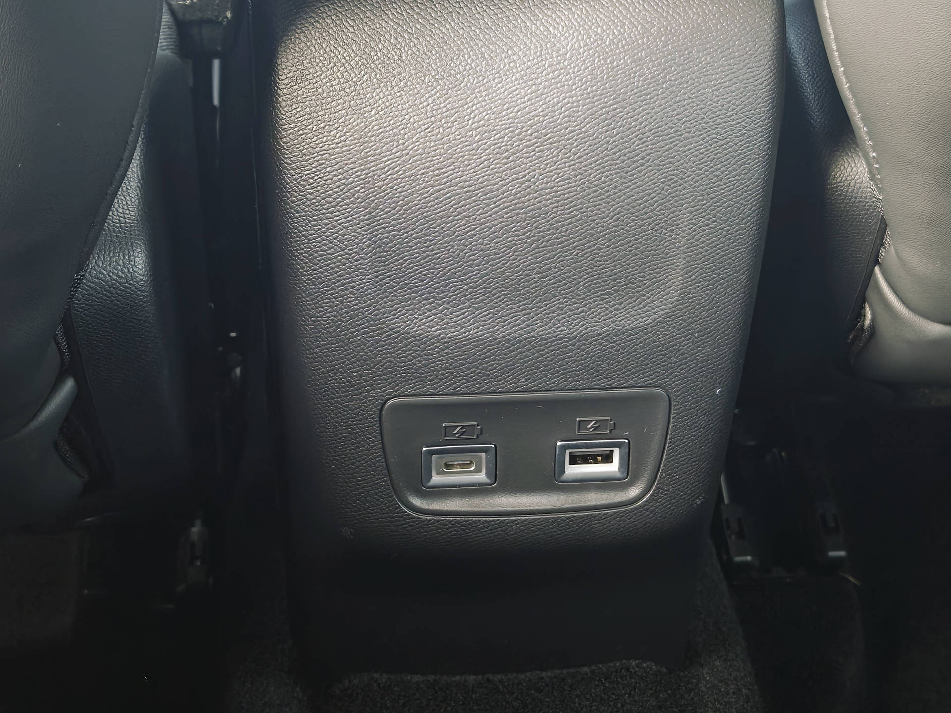 PEUGEOT 208 1.2 Hybrid Envy-image-15